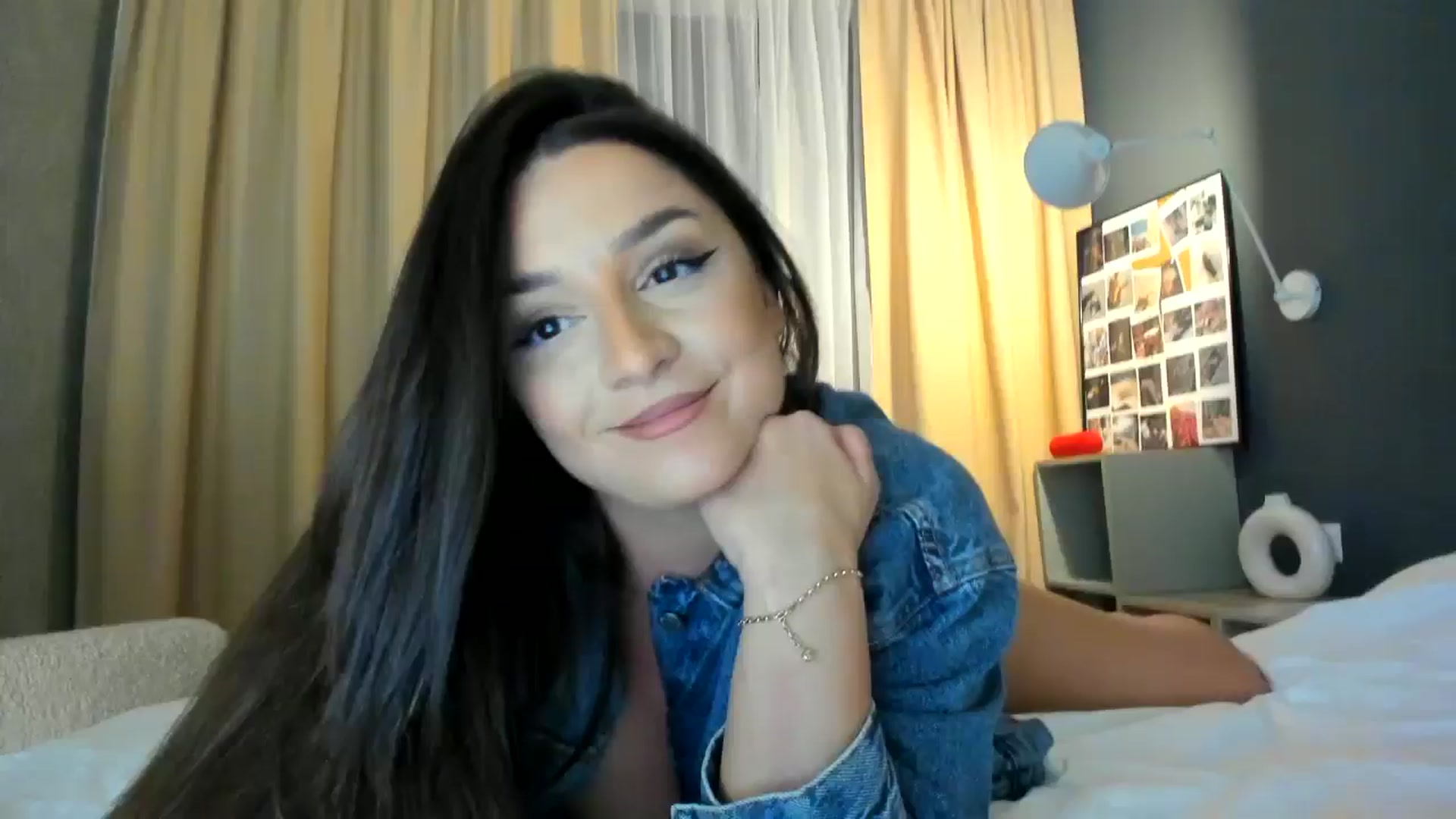 Gallery image thumbnail from Eve___'s myfreecams stream on, 11/01/2024, 15:44 image 17 of 20