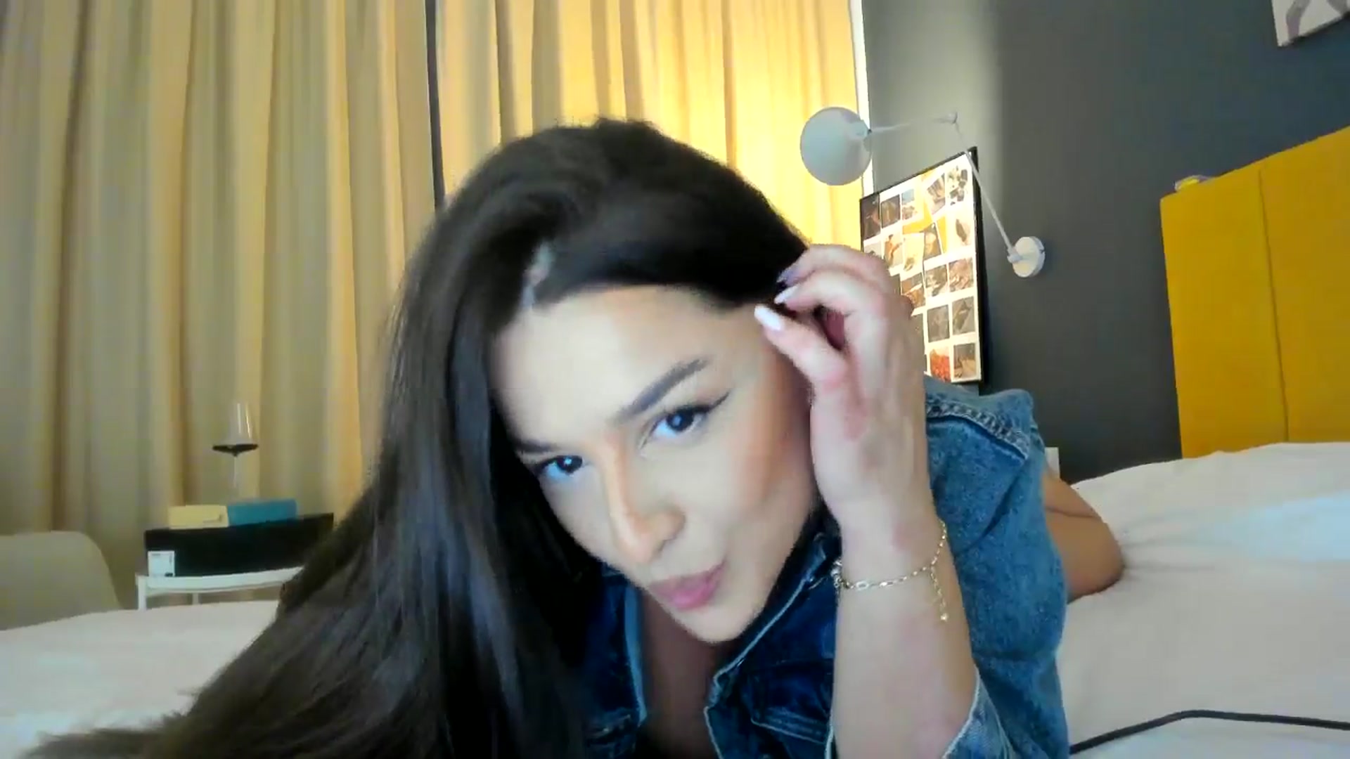 Gallery image thumbnail from Eve___'s myfreecams stream on, 11/01/2024, 16:33 image 8 of 20