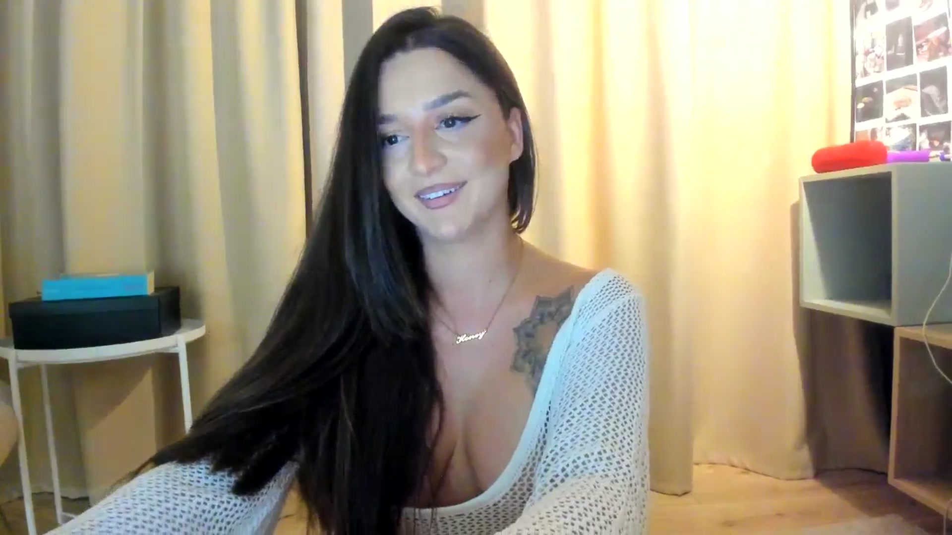 Gallery image thumbnail from Eve___'s myfreecams stream on, 11/02/2024, 16:45 image 18 of 20