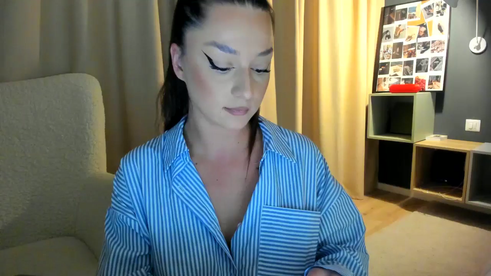 Gallery image thumbnail from Eve___'s myfreecams stream on, 11/20/2024, 15:45 image 16 of 20