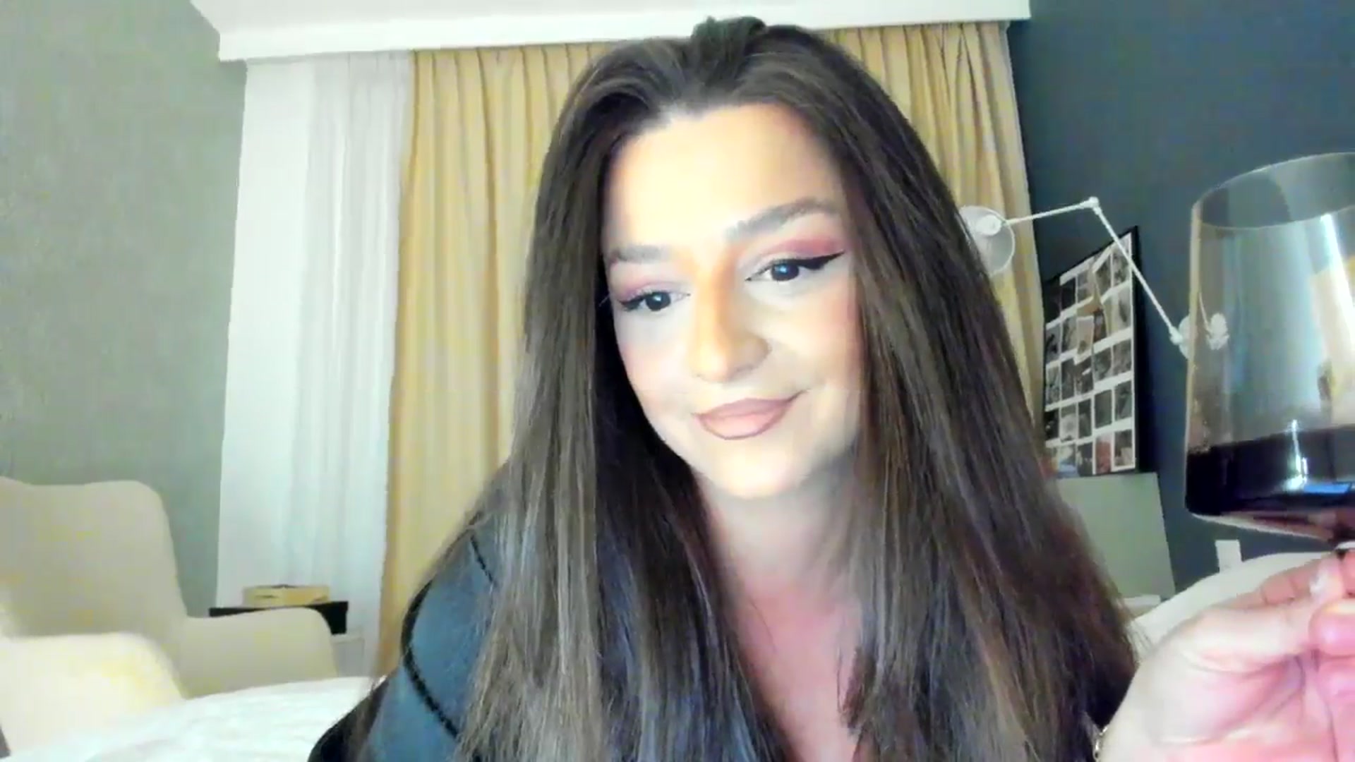Gallery image thumbnail from Eve___'s myfreecams stream on, 11/28/2024, 14:50 image 7 of 20