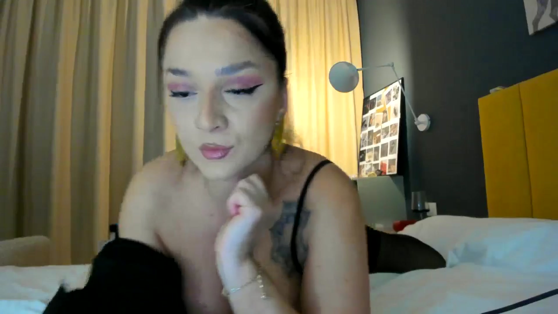 Gallery image thumbnail from Eve___'s myfreecams stream on, 12/01/2024, 16:16 image 13 of 20