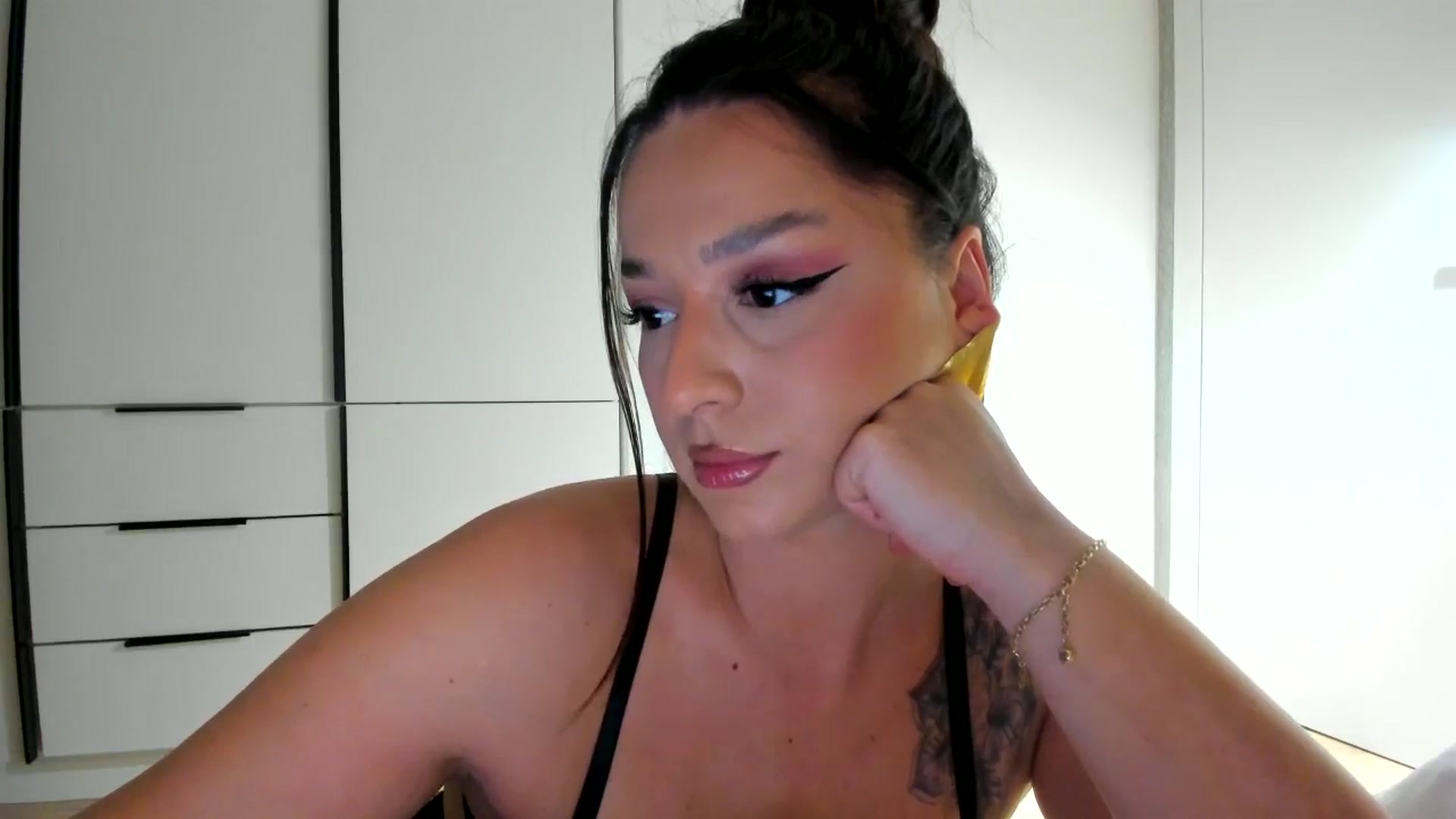 Gallery image thumbnail from Eve___'s myfreecams stream on, 12/01/2024, 16:16 image 17 of 20