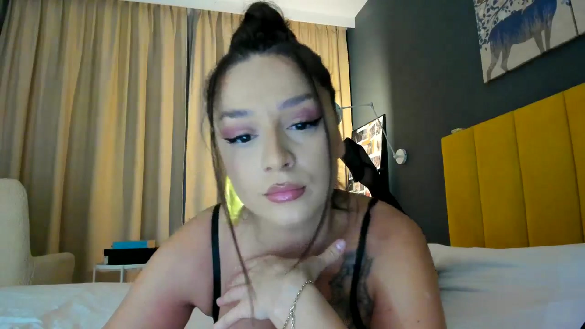 Gallery image thumbnail from Eve___'s myfreecams stream on, 12/01/2024, 16:16 image 3 of 20