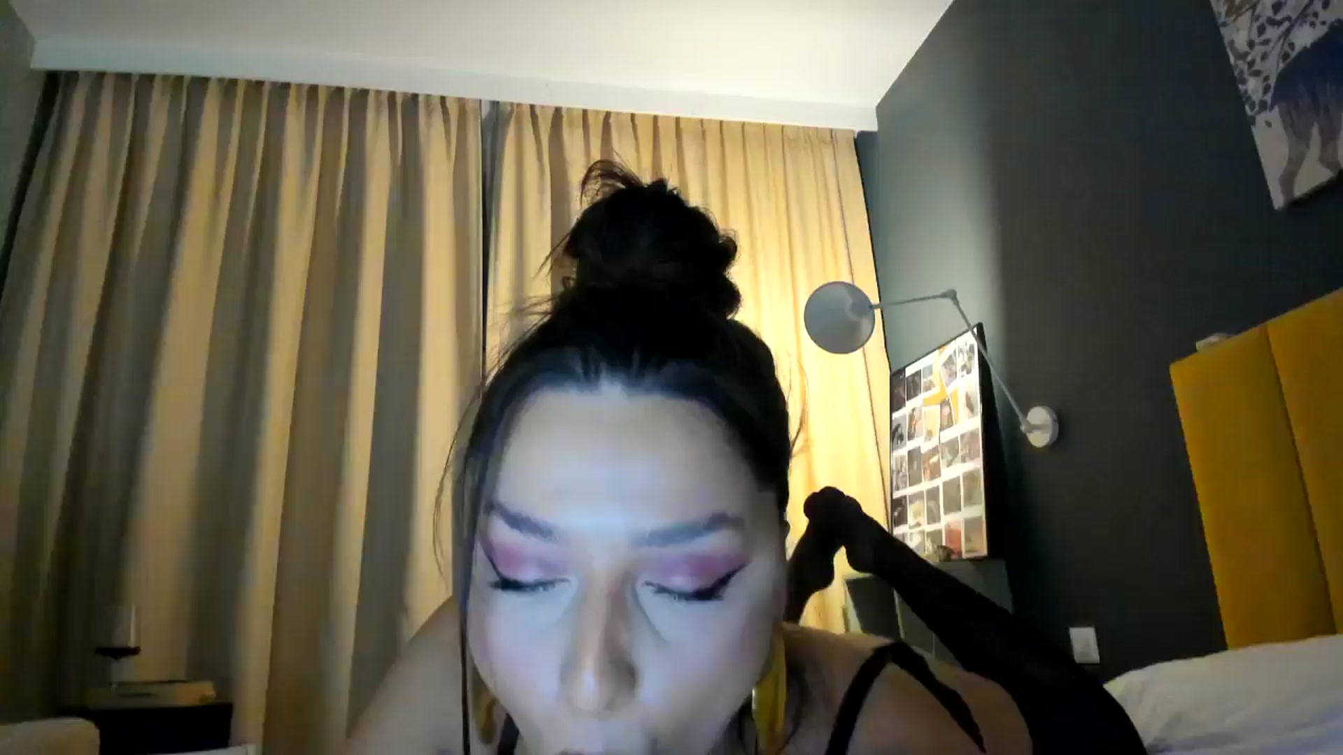 Gallery image thumbnail from Eve___'s myfreecams stream on, 12/01/2024, 17:01 image 19 of 20