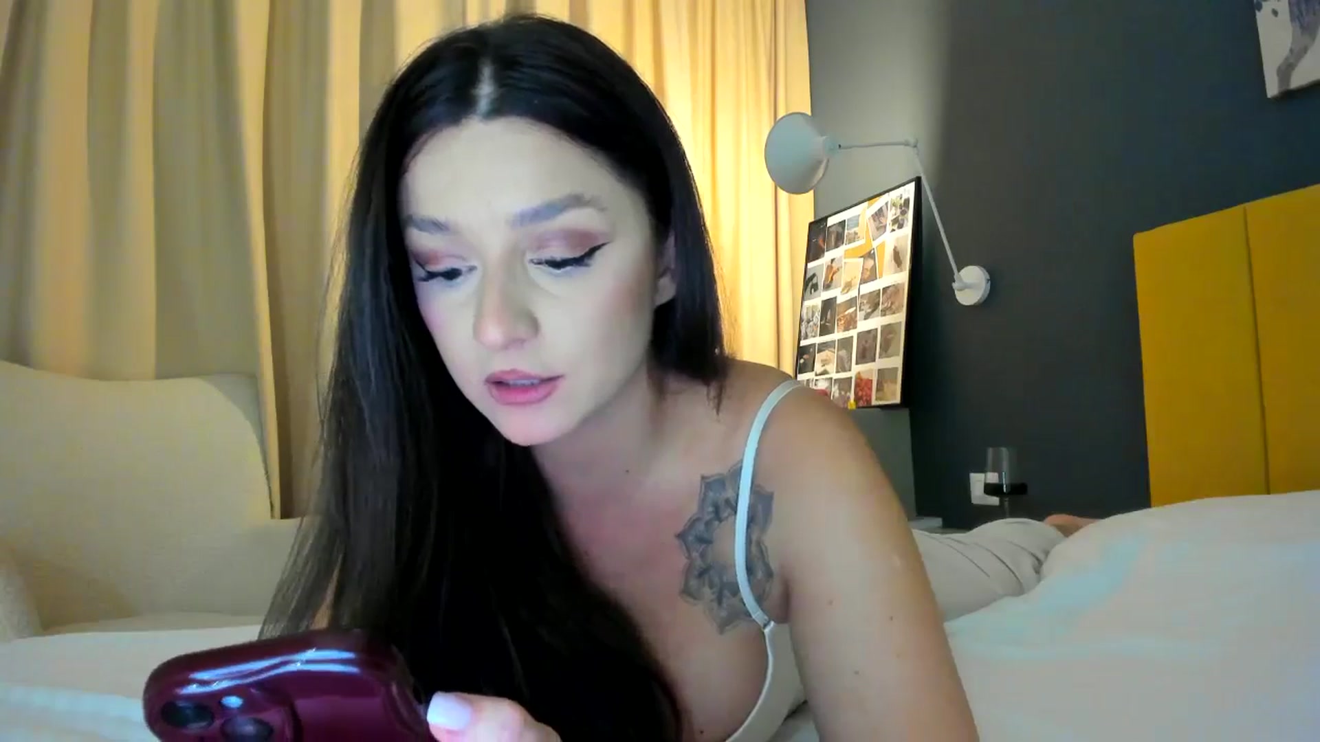 Gallery image thumbnail from Eve___'s myfreecams stream on, 12/06/2024, 15:46 image 11 of 20