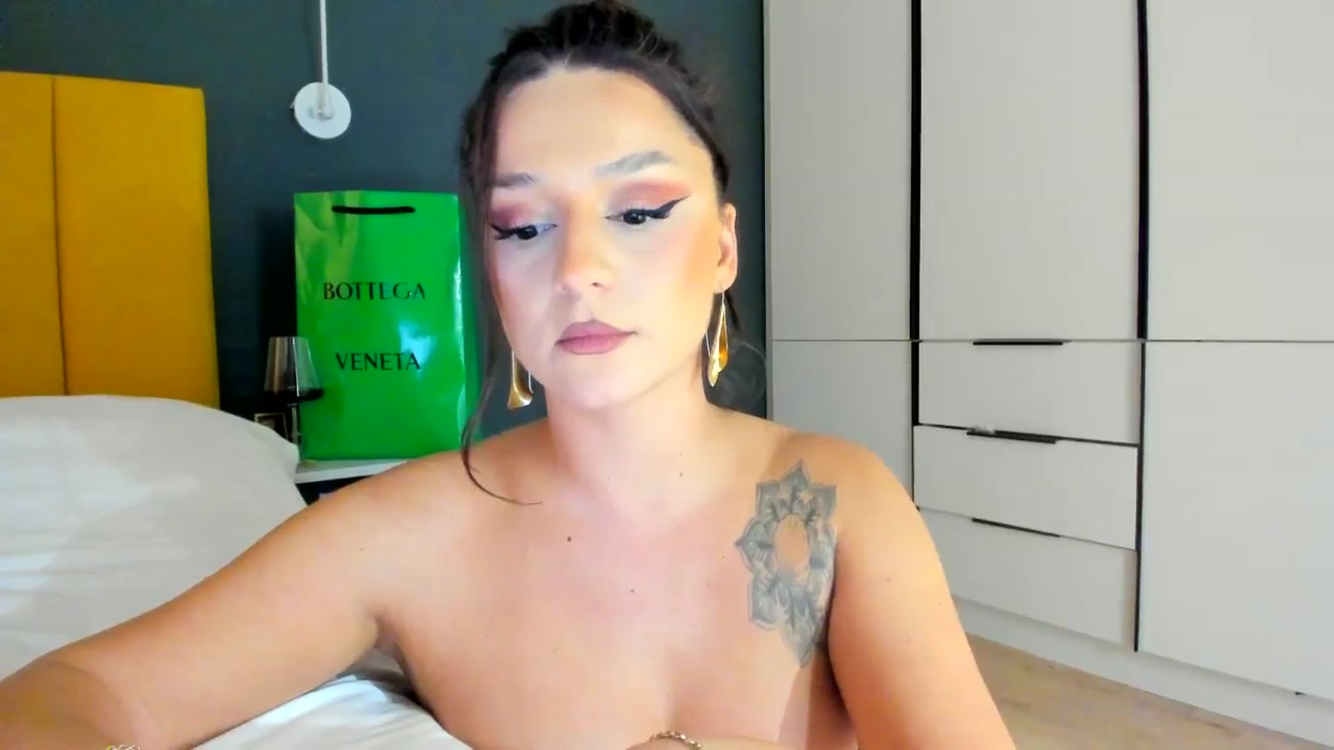Gallery image thumbnail from Eve___'s myfreecams stream on, 12/07/2024, 15:41 image 18 of 20