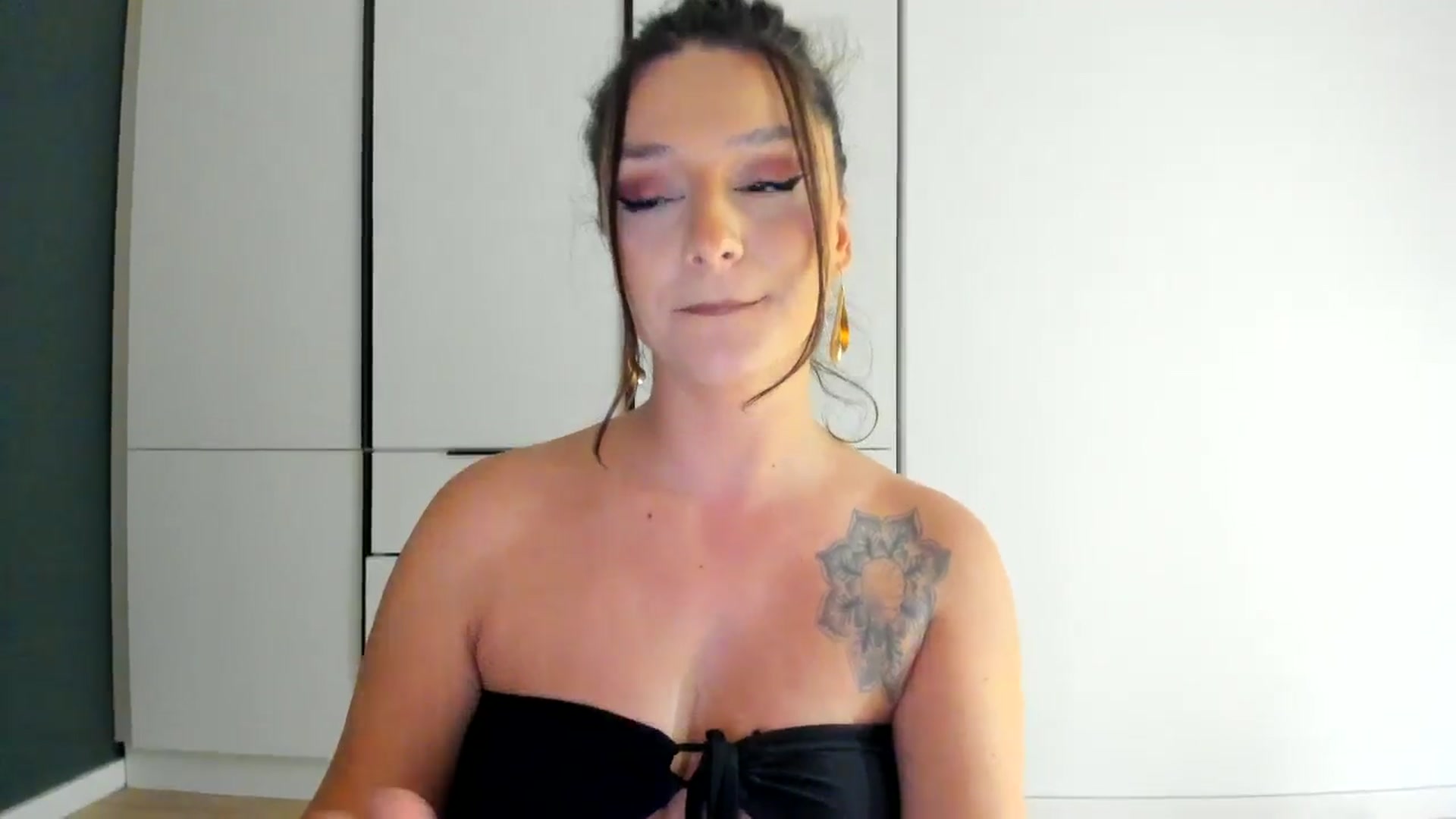Gallery image thumbnail from Eve___'s myfreecams stream on, 12/07/2024, 15:41 image 12 of 20