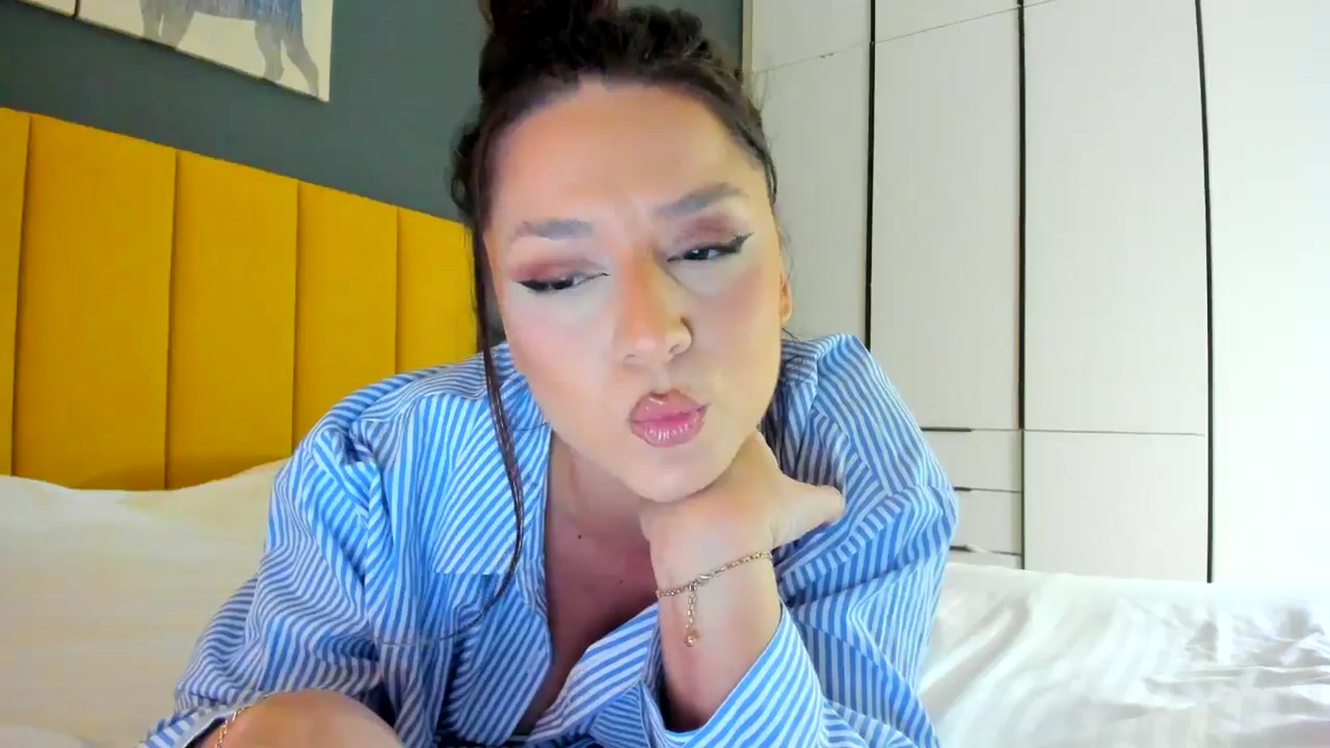 Gallery image thumbnail from Eve___'s myfreecams stream on, 12/08/2024, 16:01 image 15 of 20