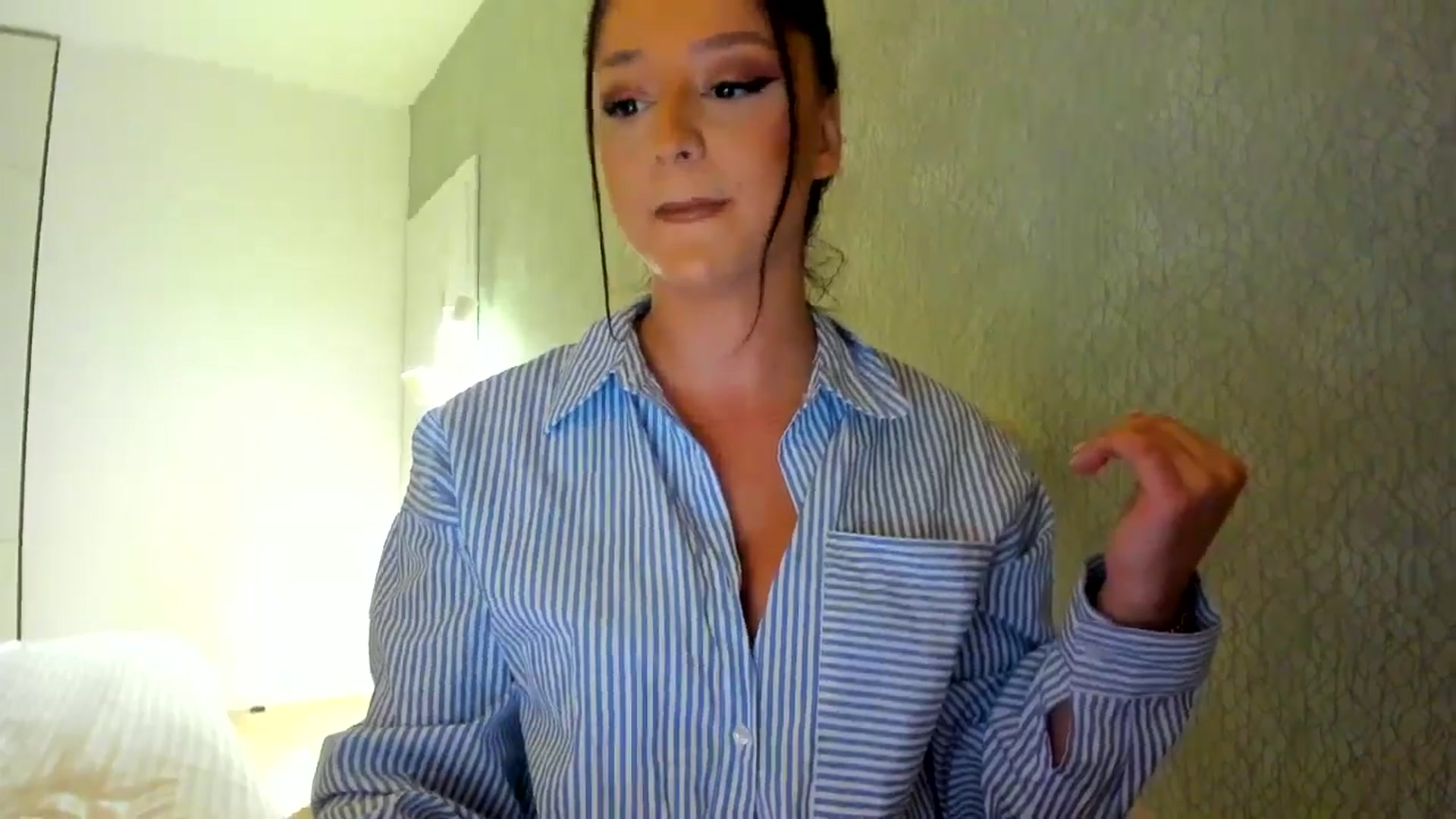Gallery image thumbnail from Eve___'s myfreecams stream on, 12/08/2024, 16:01 image 10 of 20