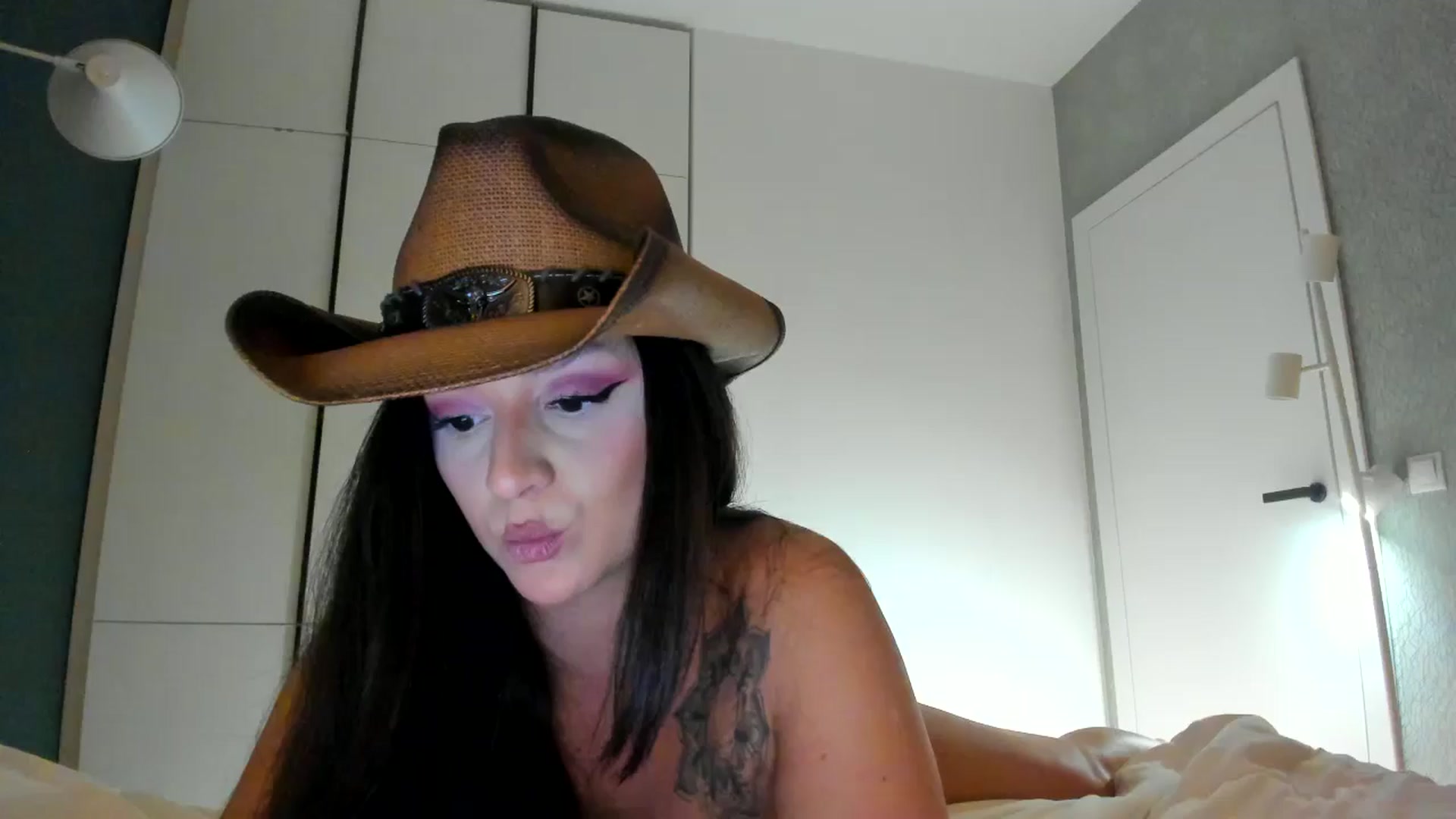Gallery image thumbnail from Eve___'s myfreecams stream on, 12/11/2024, 16:01 image 18 of 20