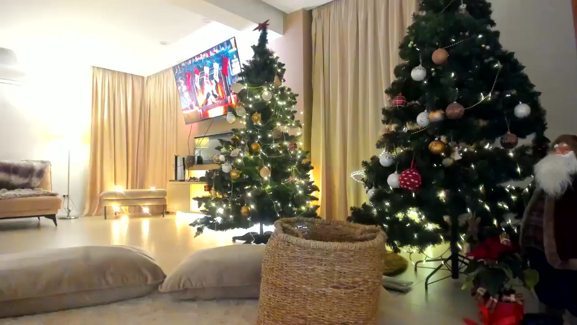 Gallery image thumbnail from Eve___'s myfreecams stream on, 12/15/2024, 17:13 image 13 of 20