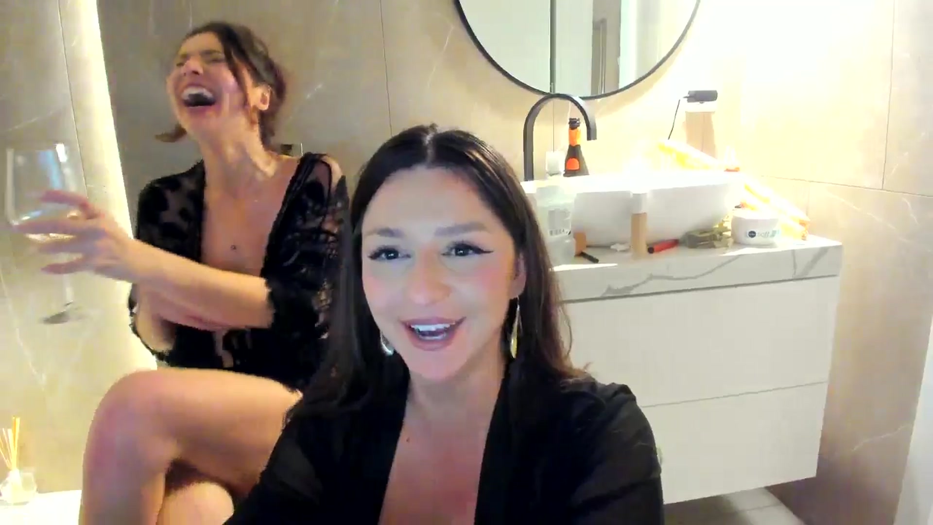Gallery image thumbnail from Eve___'s myfreecams stream on, 12/15/2024, 19:29 image 7 of 20