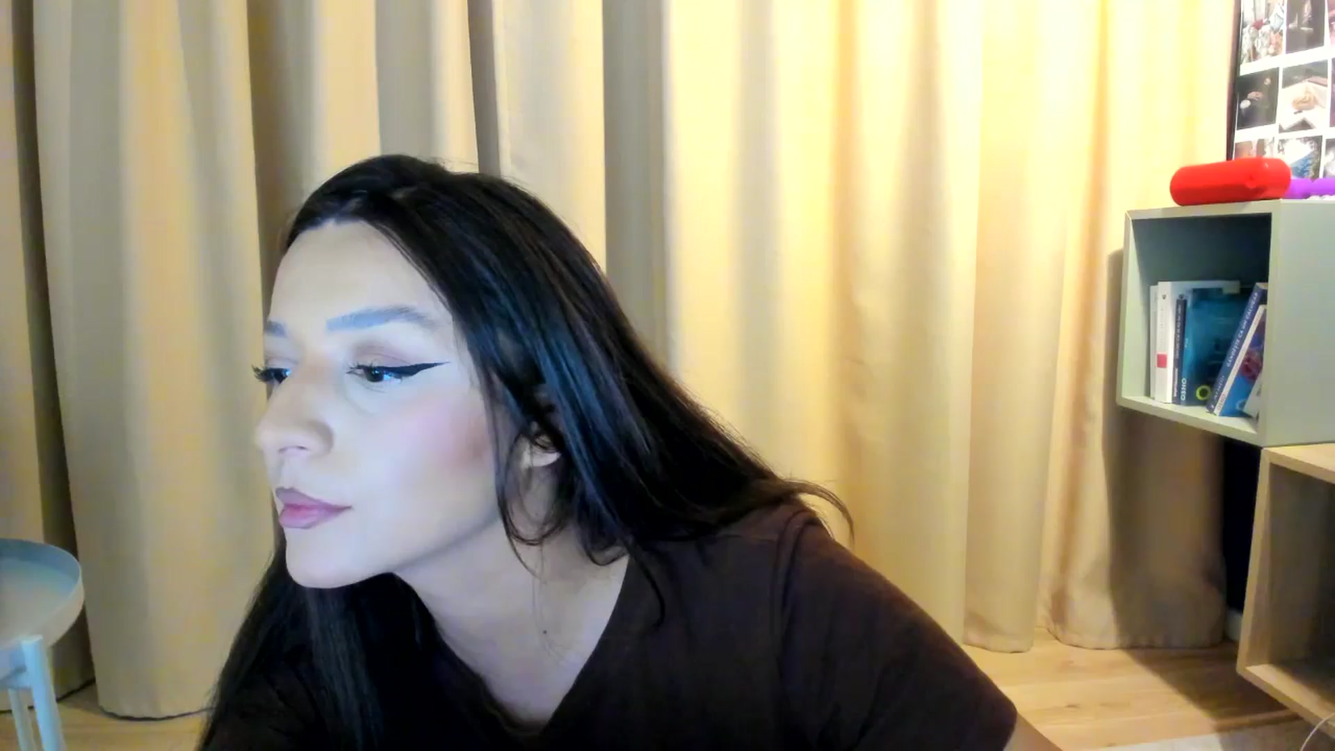 Gallery image thumbnail from Eve___'s myfreecams stream on, 01/04/2025, 15:05 image 20 of 20