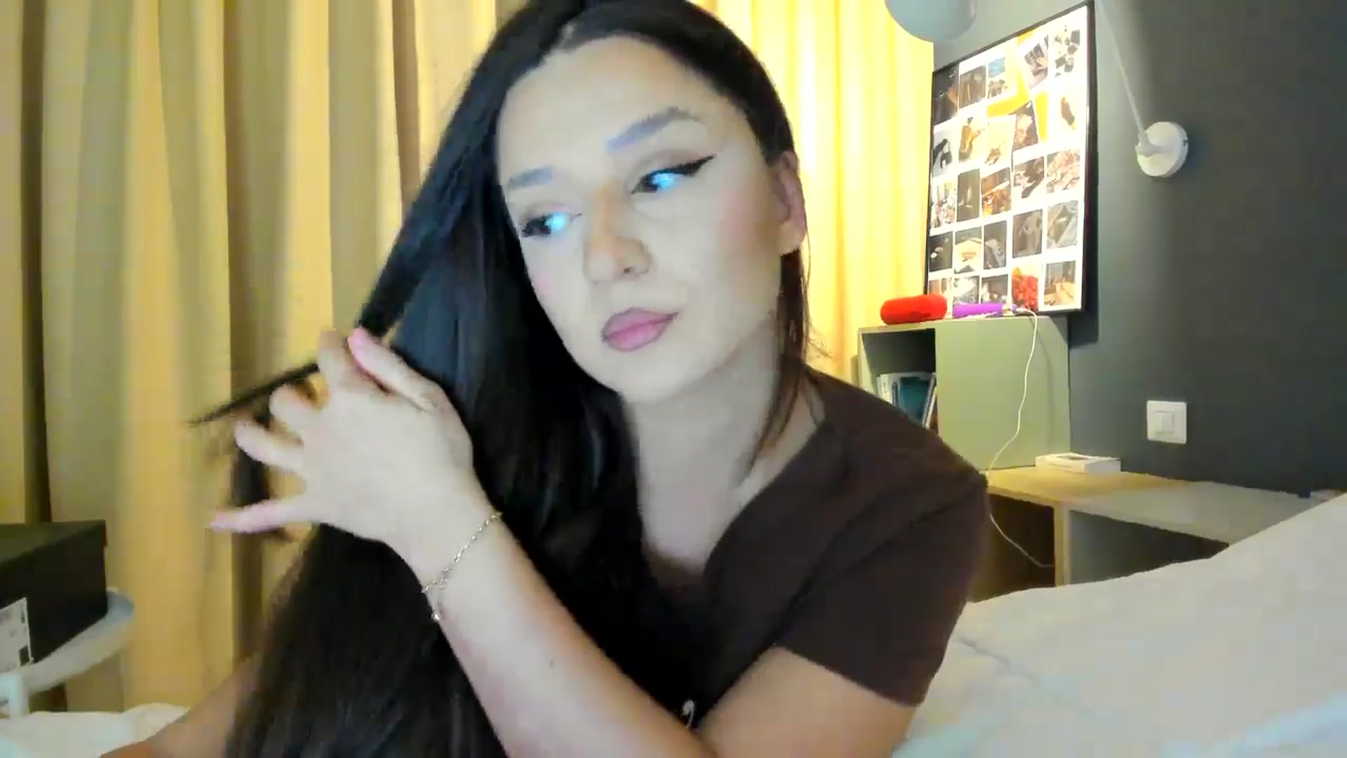 Gallery image thumbnail from Eve___'s myfreecams stream on, 01/04/2025, 15:05 image 5 of 20