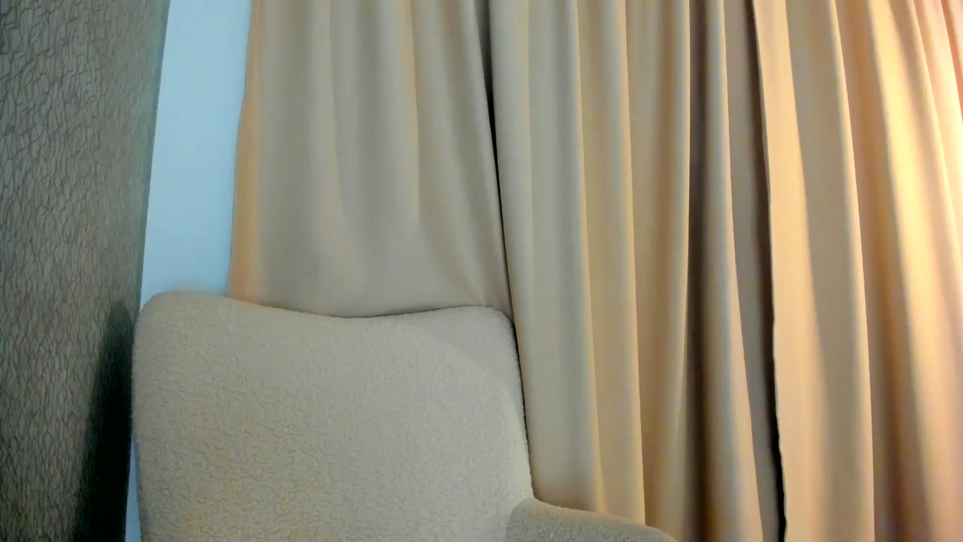 Gallery image thumbnail from Eve___'s myfreecams stream on, 01/06/2025, 15:40 image 19 of 20