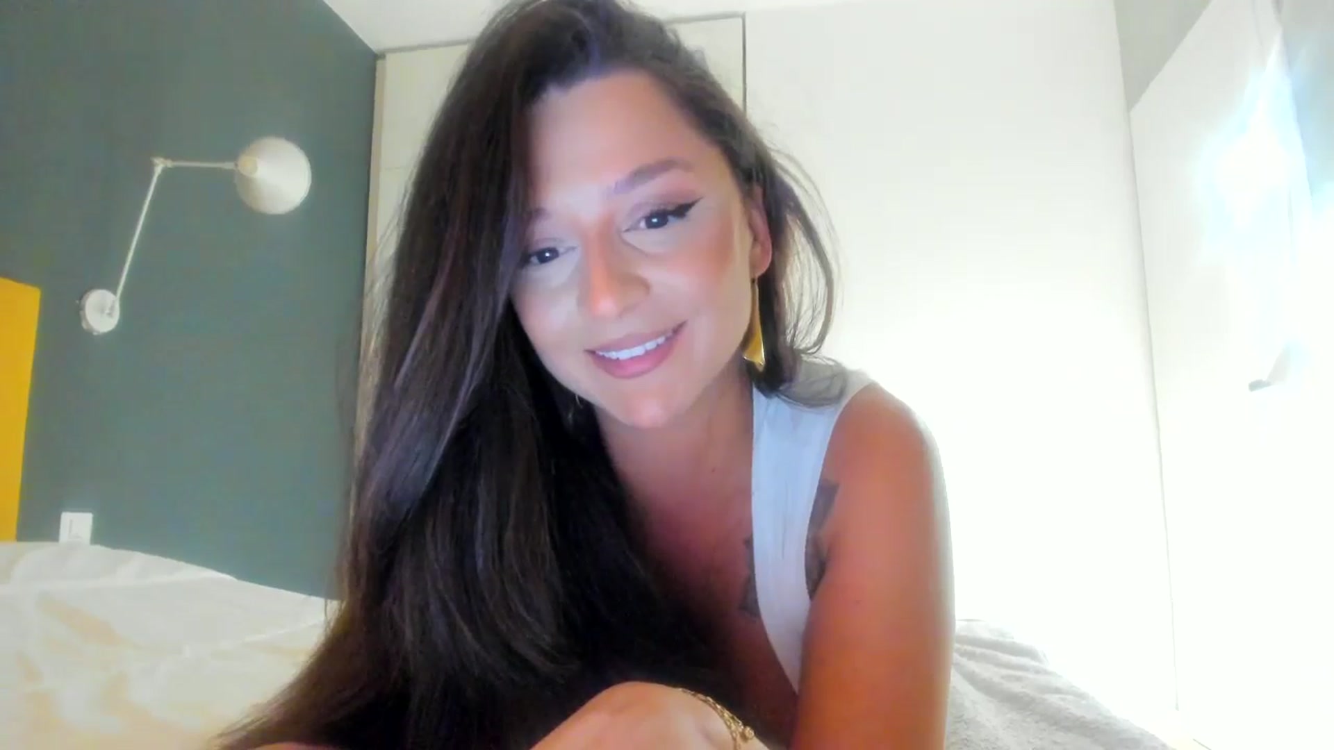 Gallery image thumbnail from Eve___'s myfreecams stream on, 02/06/2025, 18:05 image 16 of 20