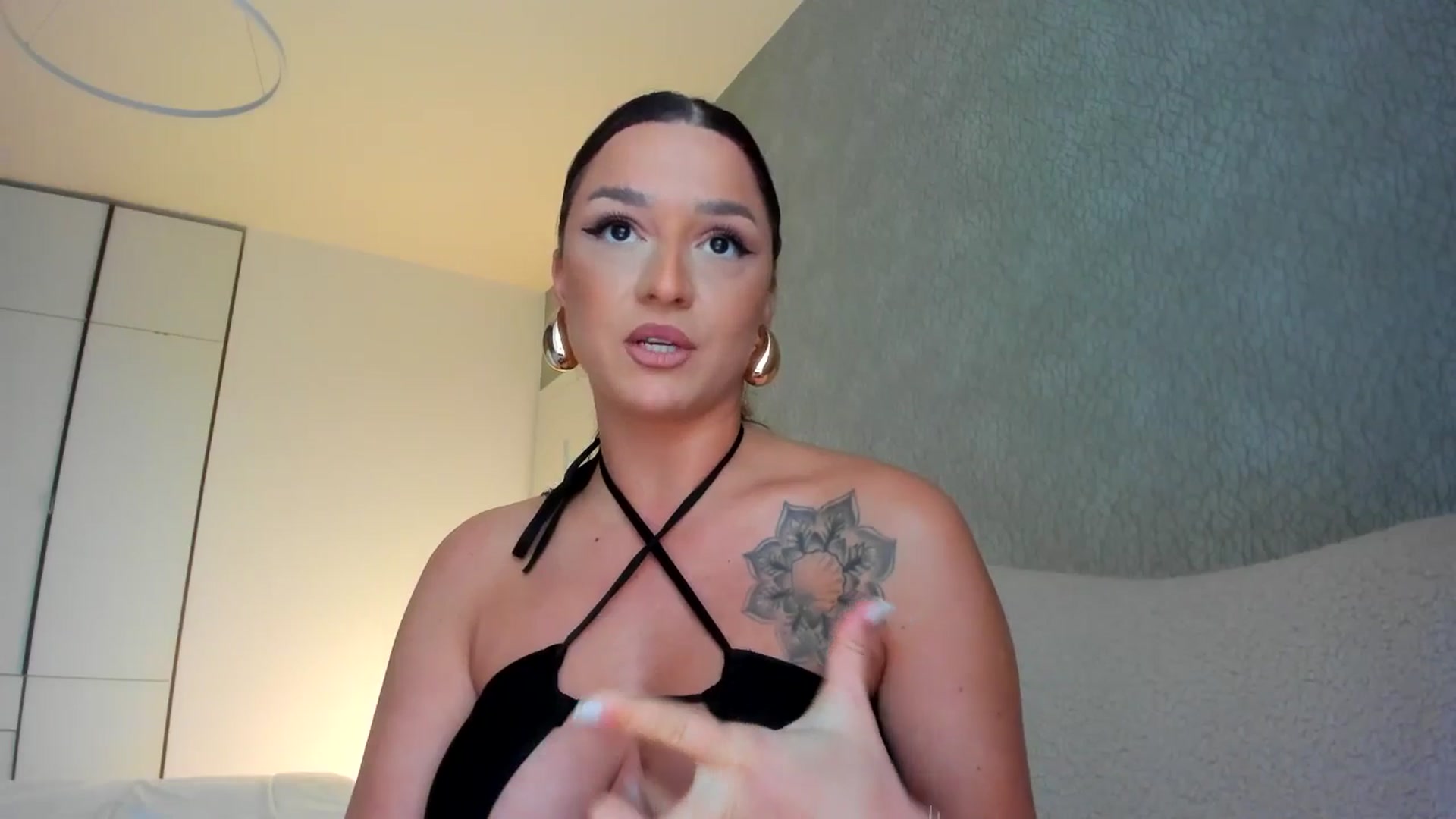 Gallery image thumbnail from Eve___'s myfreecams stream on, 02/16/2025, 17:01 image 6 of 20