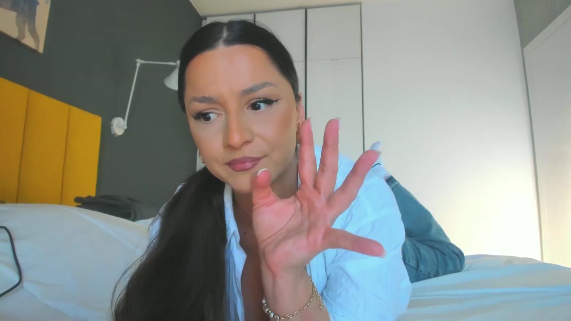 Gallery image thumbnail from Eve___'s myfreecams stream on, 03/06/2025, 15:12 image 12 of 20