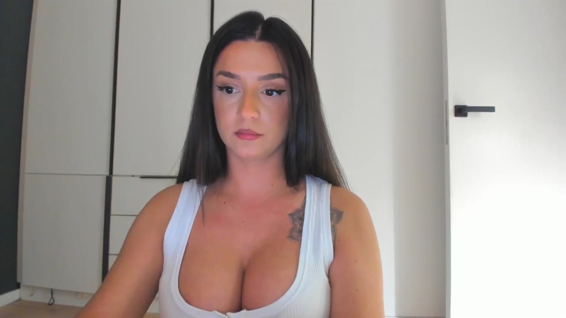 Gallery image thumbnail from Eve___'s myfreecams stream on, 03/08/2025, 17:10 image 3 of 20