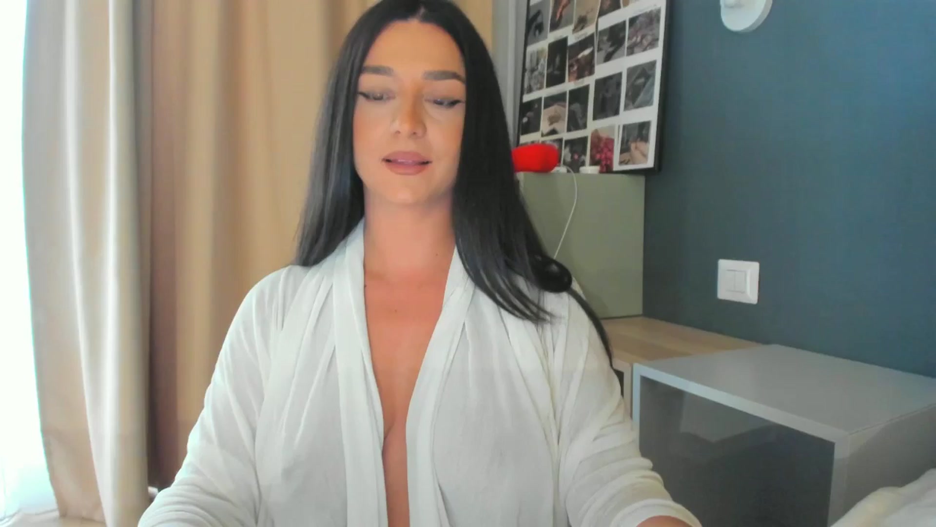 Gallery image thumbnail from Eve___'s myfreecams stream on, 03/11/2025, 16:03 image 4 of 20