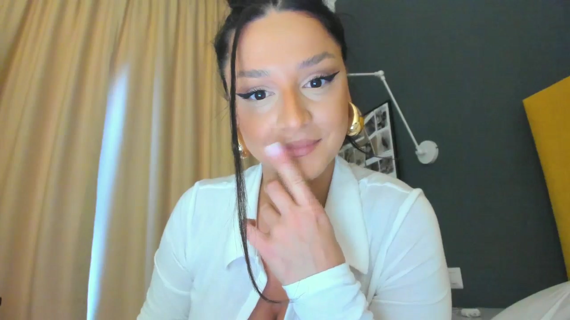 Gallery image thumbnail from Eve___'s myfreecams stream on, 03/13/2025, 14:45 image 15 of 20