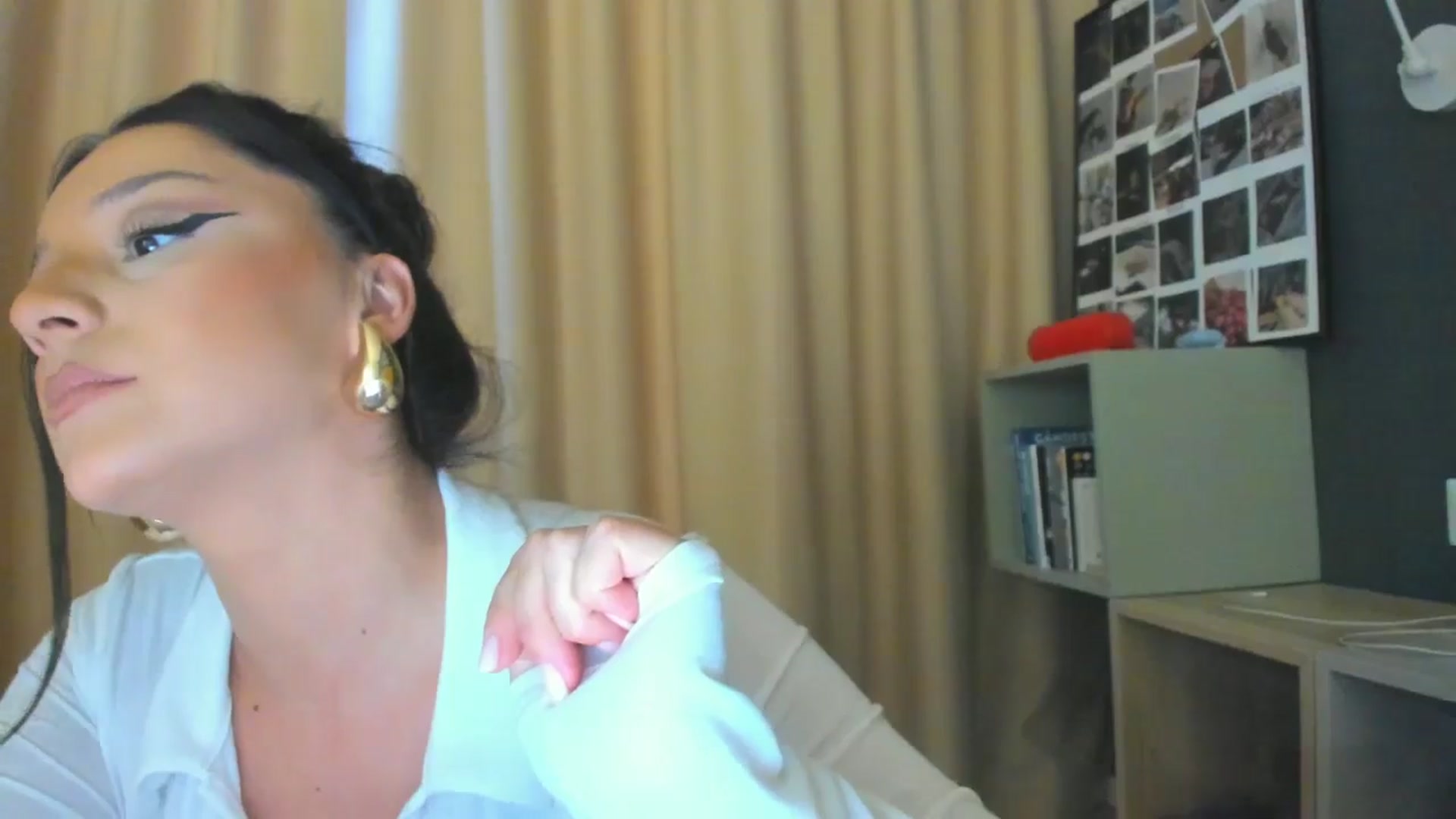 Gallery image thumbnail from Eve___'s myfreecams stream on, 03/13/2025, 14:45 image 18 of 20