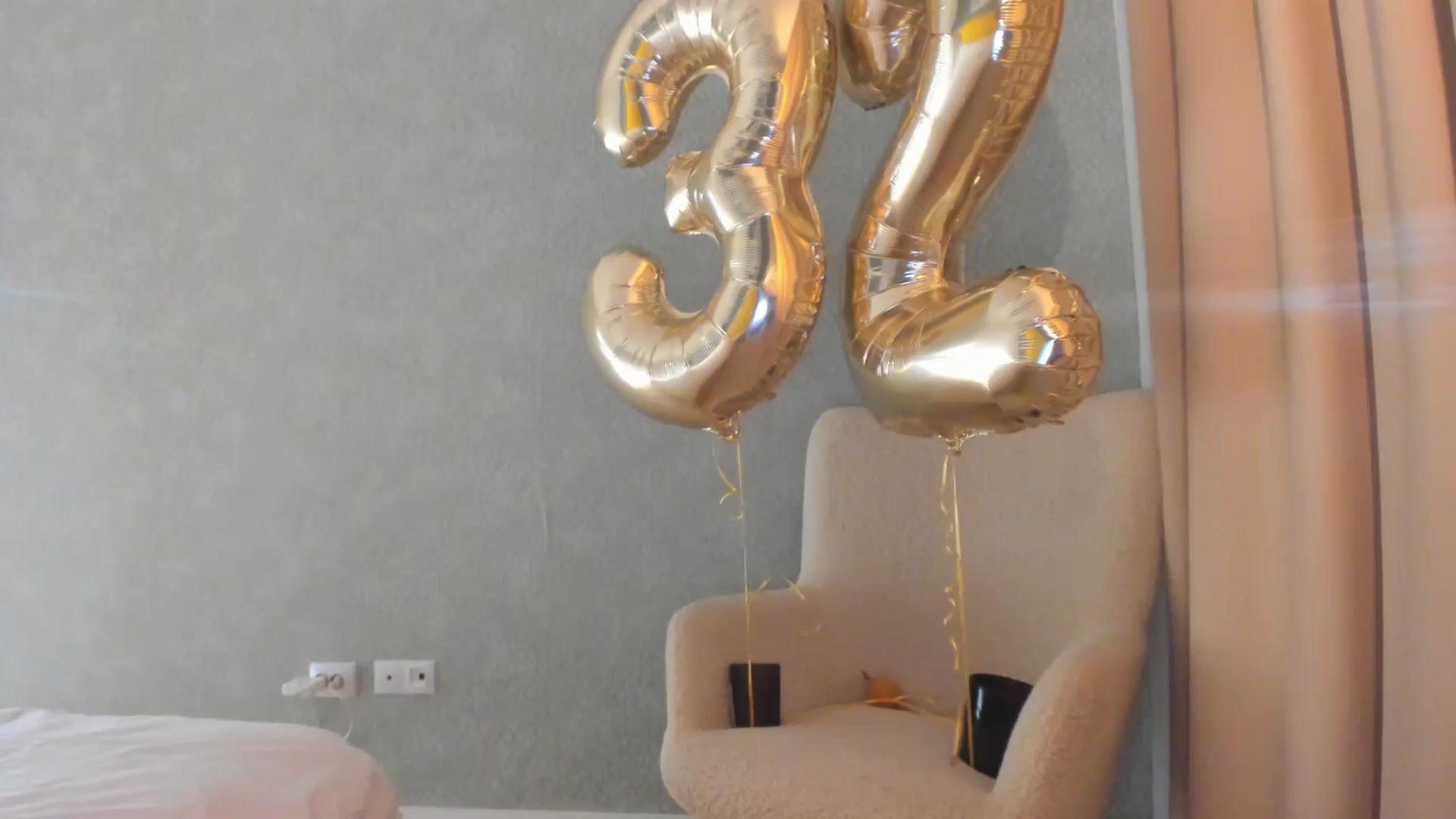 Gallery image thumbnail from Eve___'s myfreecams stream on, 03/15/2025, 19:02 image 9 of 20