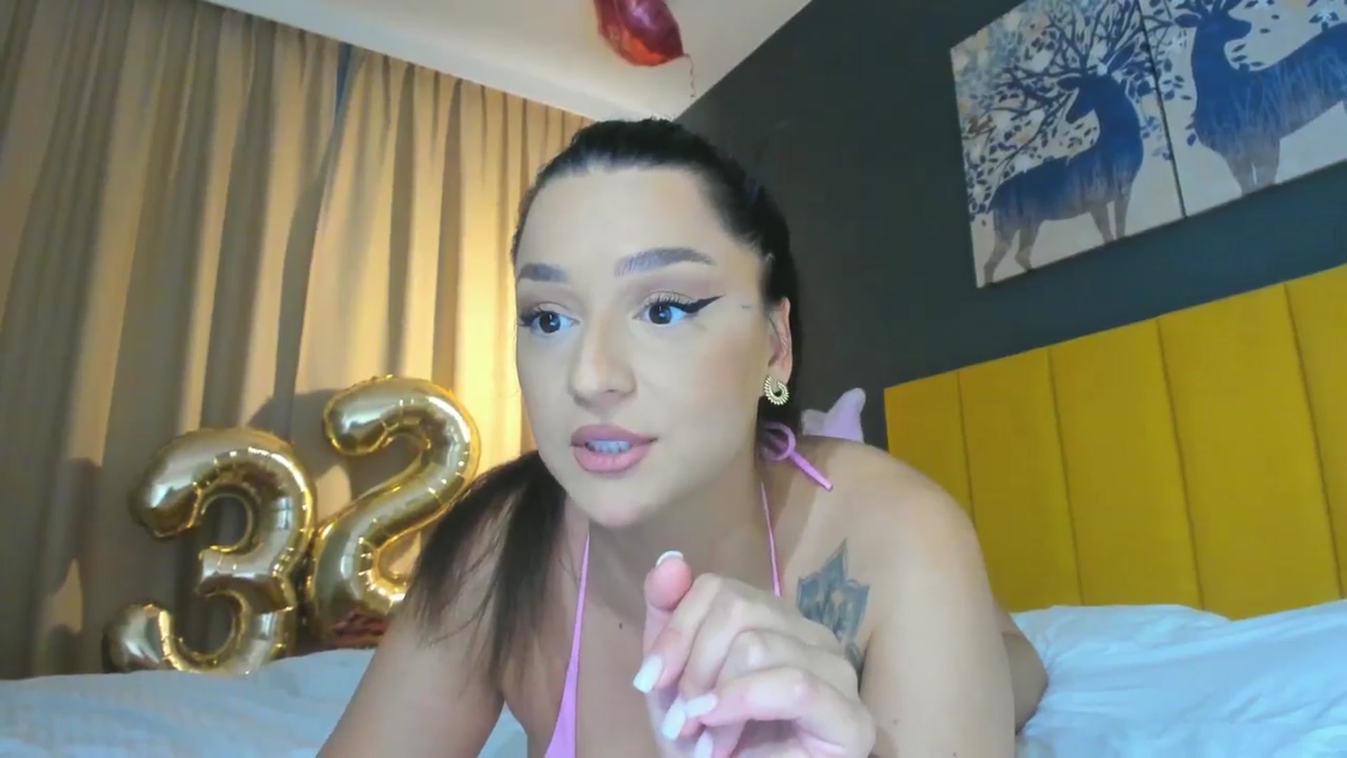 Gallery image thumbnail from Eve___'s myfreecams stream on, 03/17/2025, 16:15 image 18 of 20