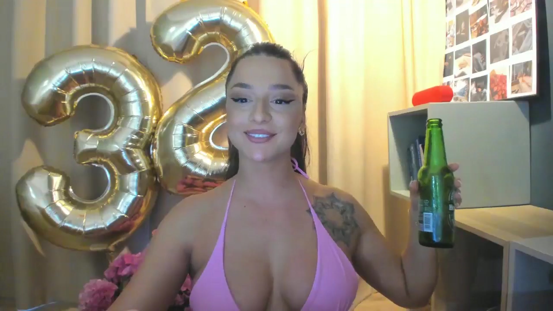 Gallery image thumbnail from Eve___'s myfreecams stream on, 03/17/2025, 16:15 image 16 of 20