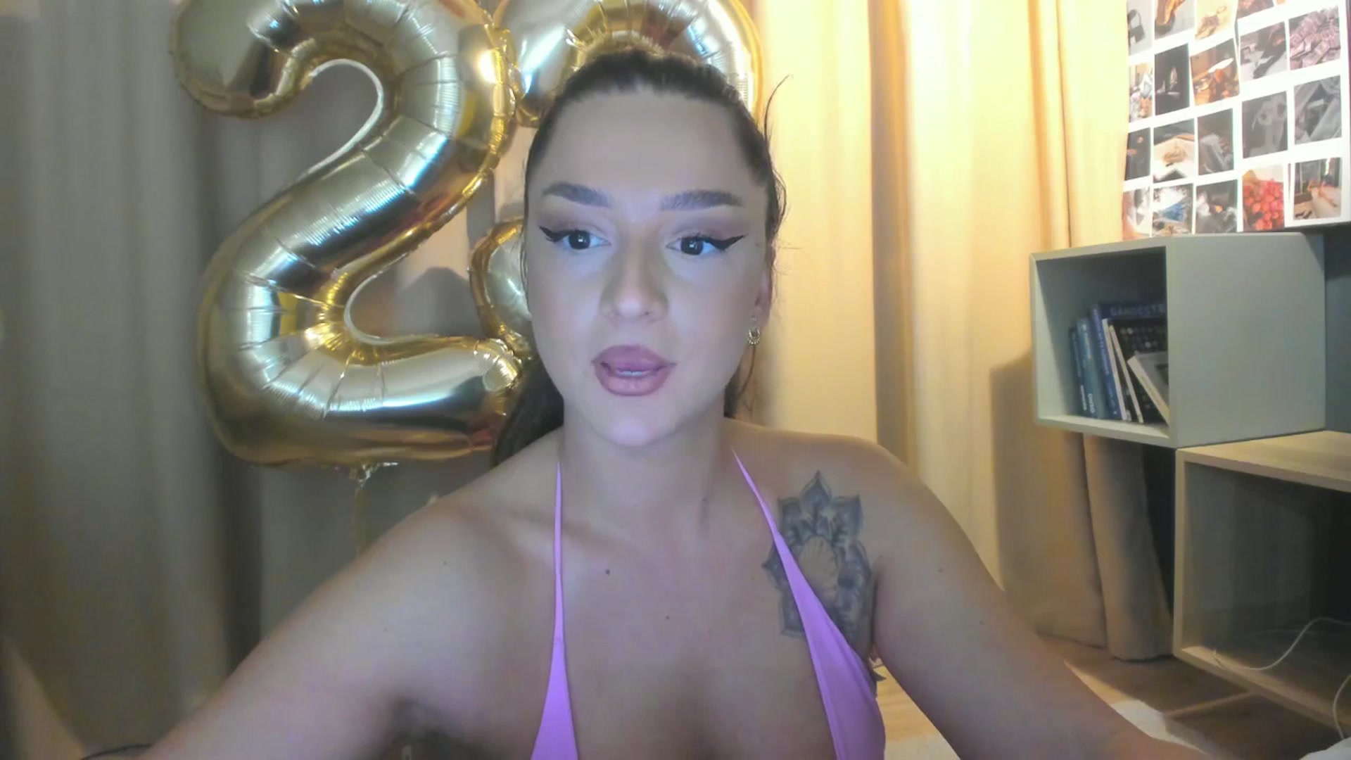 Gallery image thumbnail from Eve___'s myfreecams stream on, 03/17/2025, 17:43 image 18 of 20