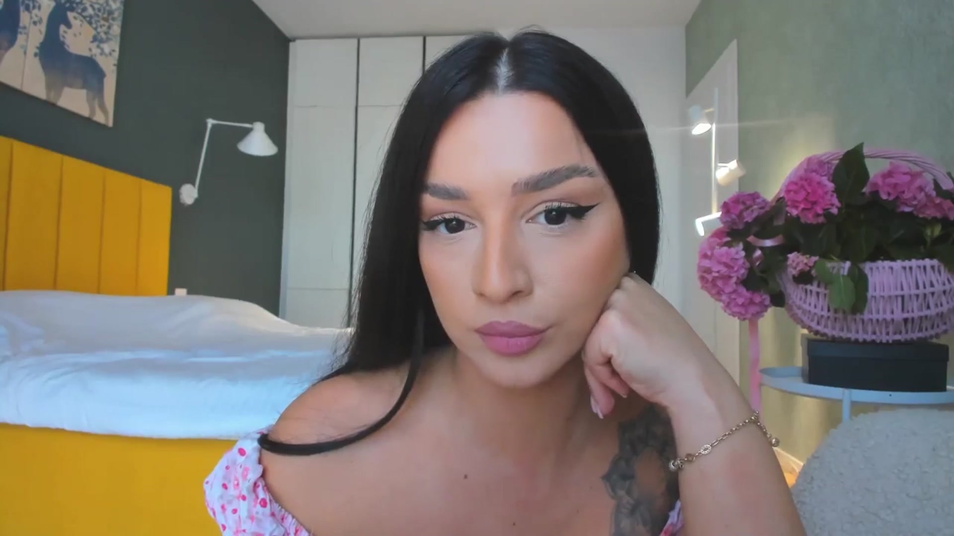 Gallery image thumbnail from Eve___'s myfreecams stream on, 03/20/2025, 16:27 image 3 of 20