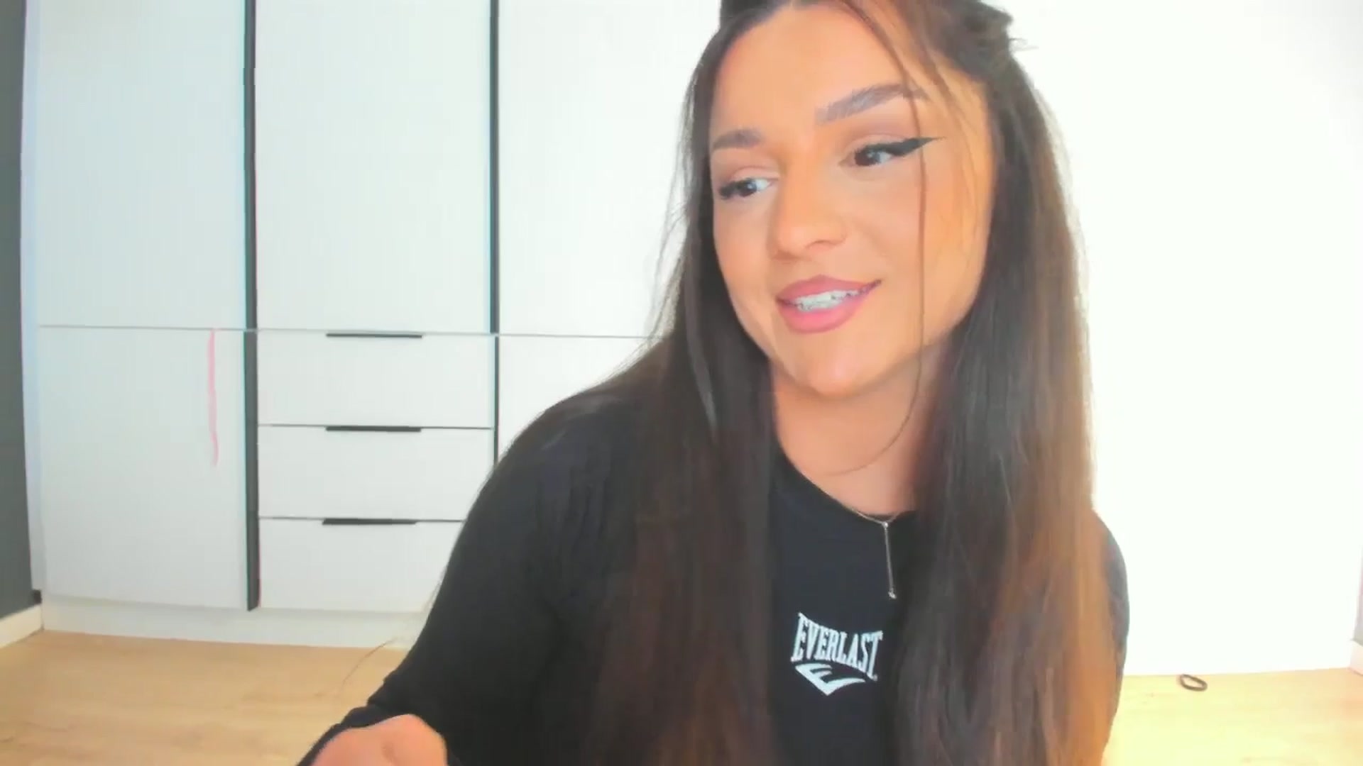 Gallery image thumbnail from Eve___'s myfreecams stream on, 03/27/2025, 14:50 image 7 of 20