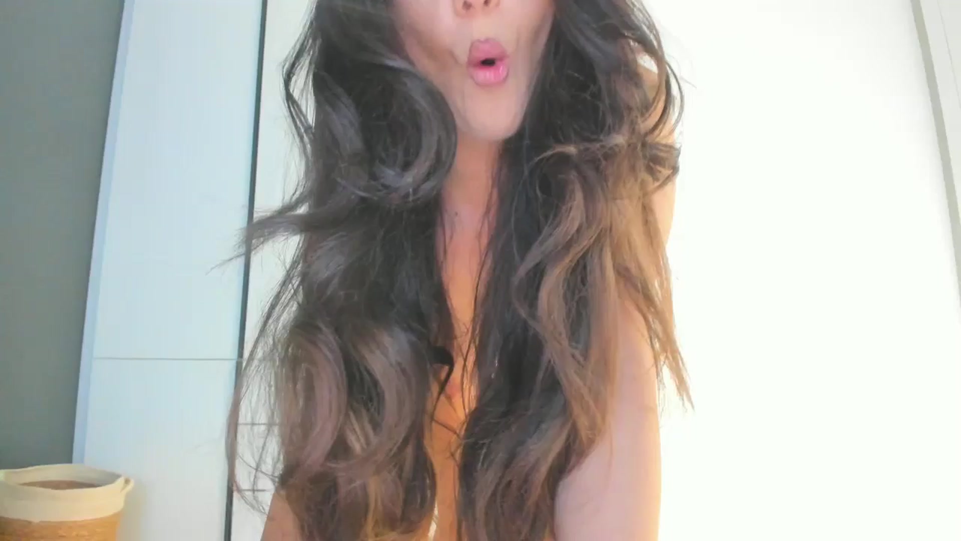 Gallery image thumbnail from Eve___'s myfreecams stream on, 03/28/2025, 15:34 image 20 of 20