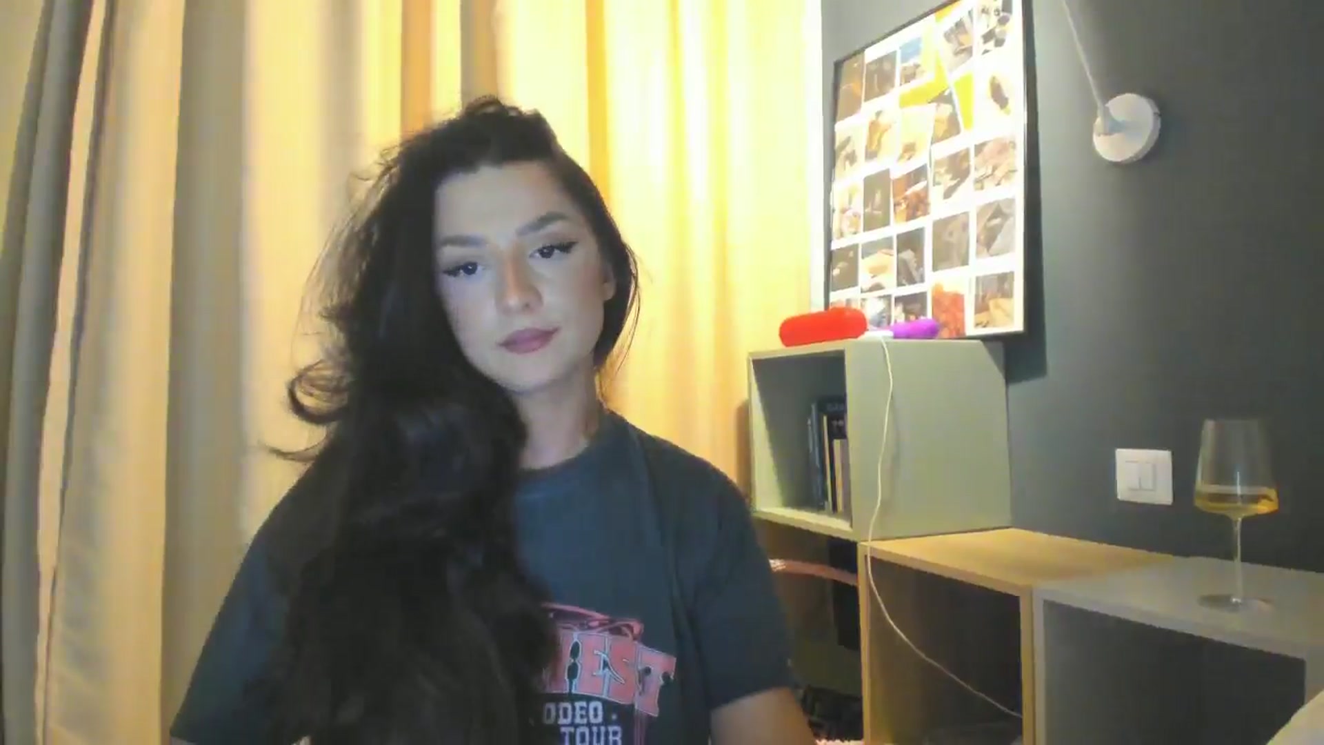 Gallery image thumbnail from Eve___'s myfreecams stream on, 03/28/2025, 17:07 image 7 of 20