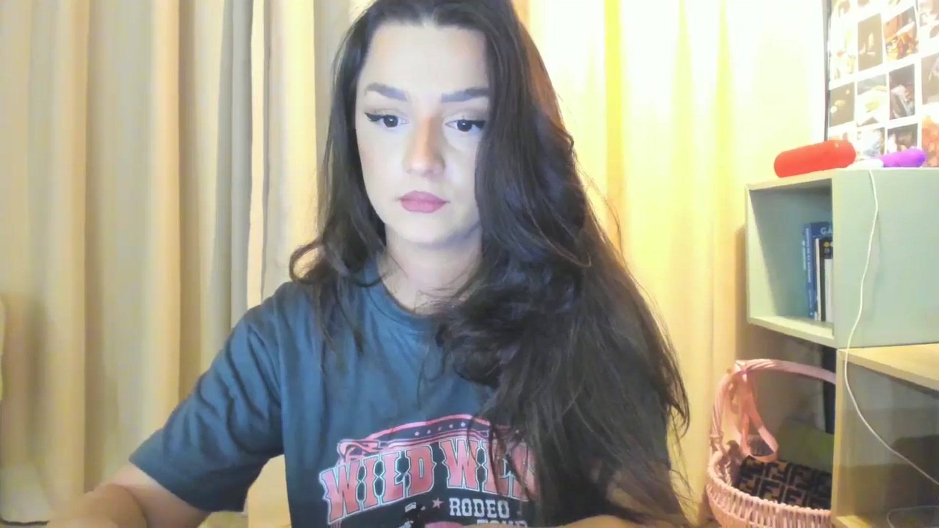 Gallery image thumbnail from Eve___'s myfreecams stream on, 03/28/2025, 17:07 image 17 of 20