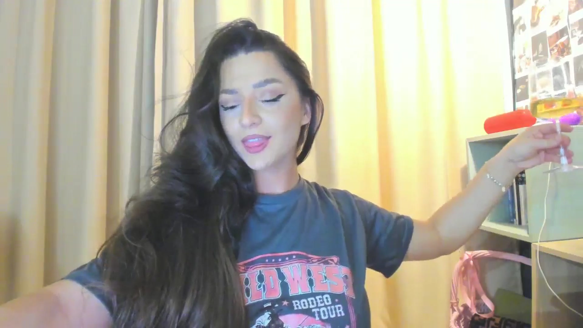 Gallery image thumbnail from Eve___'s myfreecams stream on, 03/28/2025, 17:07 image 12 of 20