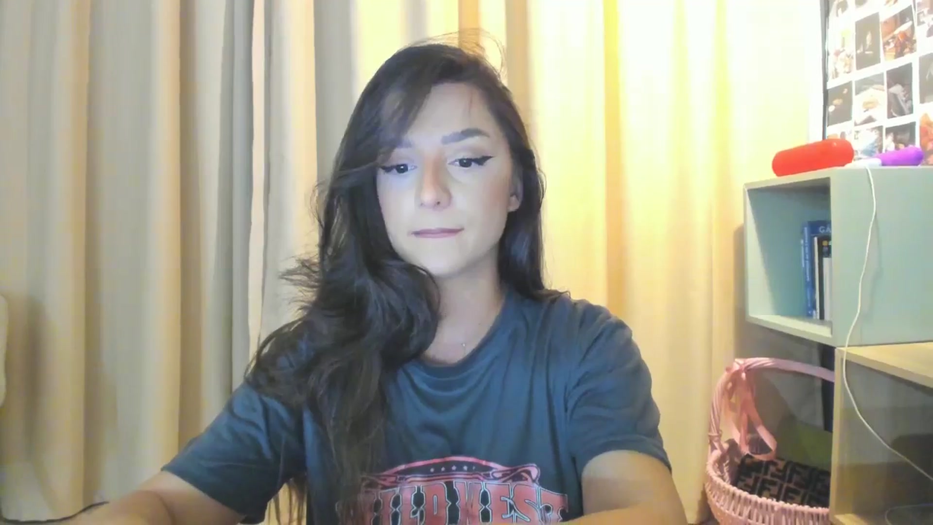 Gallery image thumbnail from Eve___'s myfreecams stream on, 03/28/2025, 17:07 image 19 of 20