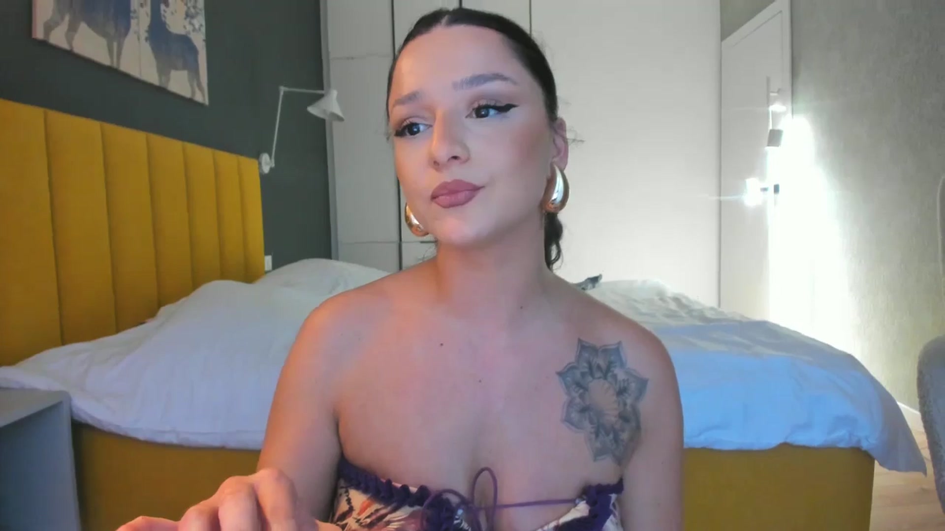 Gallery image thumbnail from Eve___'s myfreecams stream on, 03/30/2025, 17:01 image 16 of 20
