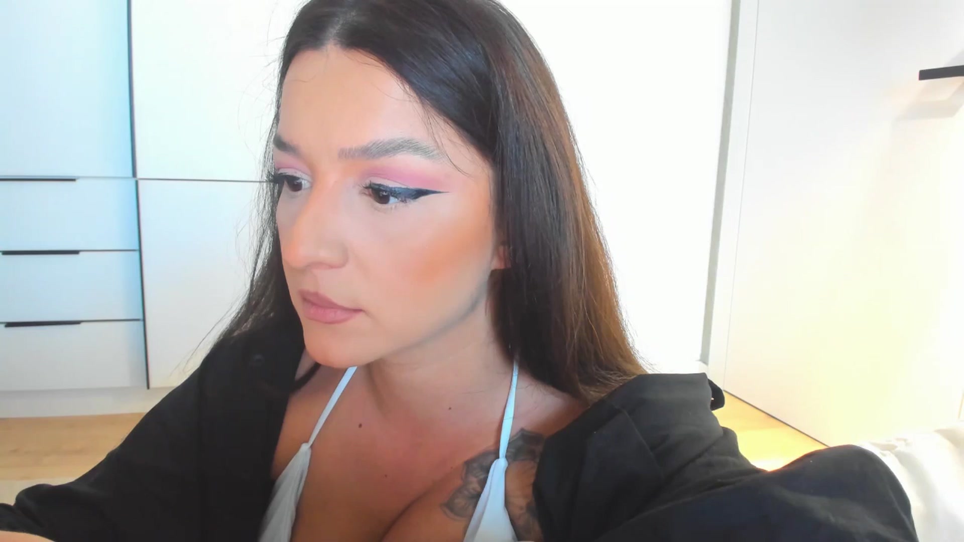Gallery image thumbnail from Eve___'s myfreecams stream on, 04/25/2025, 14:36 image 14 of 20