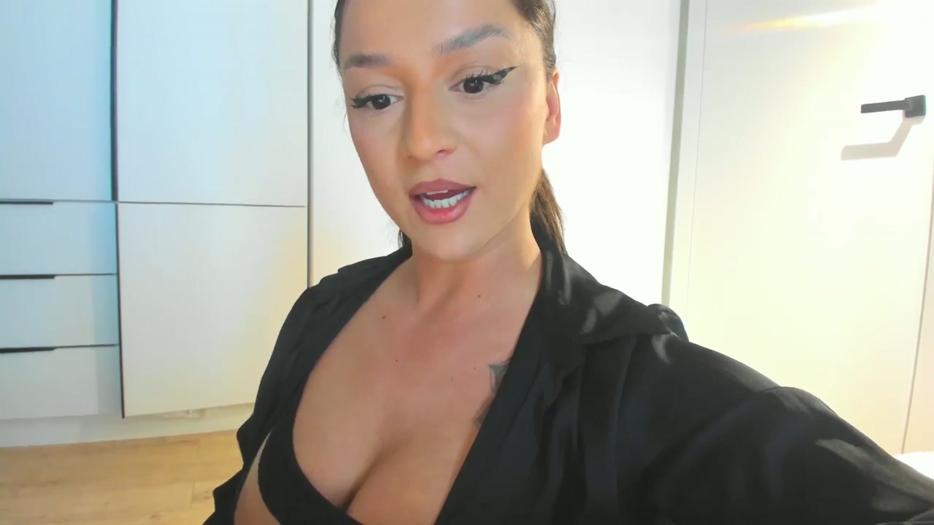 Gallery image thumbnail from Eve___'s myfreecams stream on, 04/29/2025, 14:57 image 2 of 20