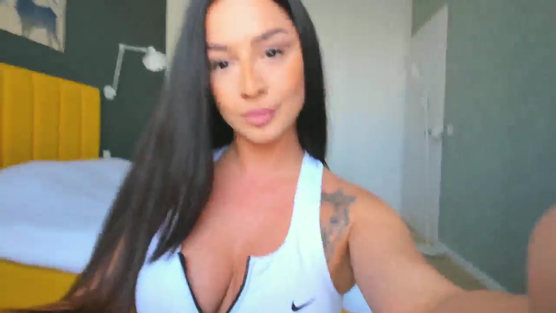 Gallery image thumbnail from Eve___'s myfreecams stream on, 04/30/2025, 16:09 image 7 of 20