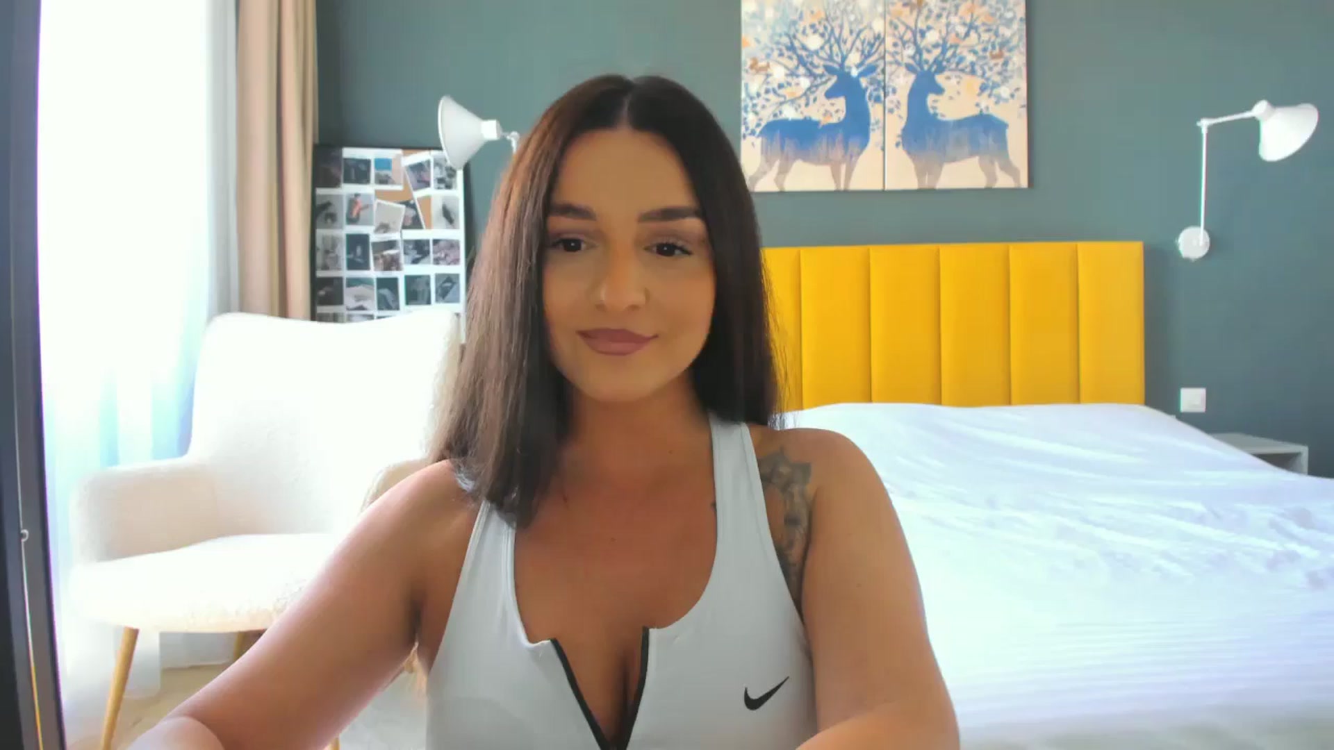 Gallery image thumbnail from Eve___'s myfreecams stream on, 04/30/2025, 16:09 image 16 of 20