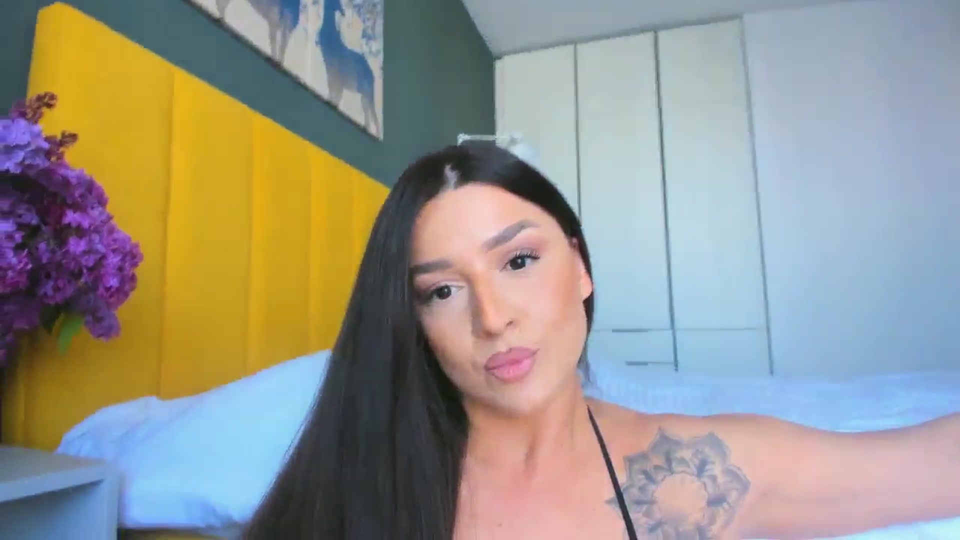 Gallery image thumbnail from Eve___'s myfreecams stream on, 05/02/2025, 13:32 image 17 of 20