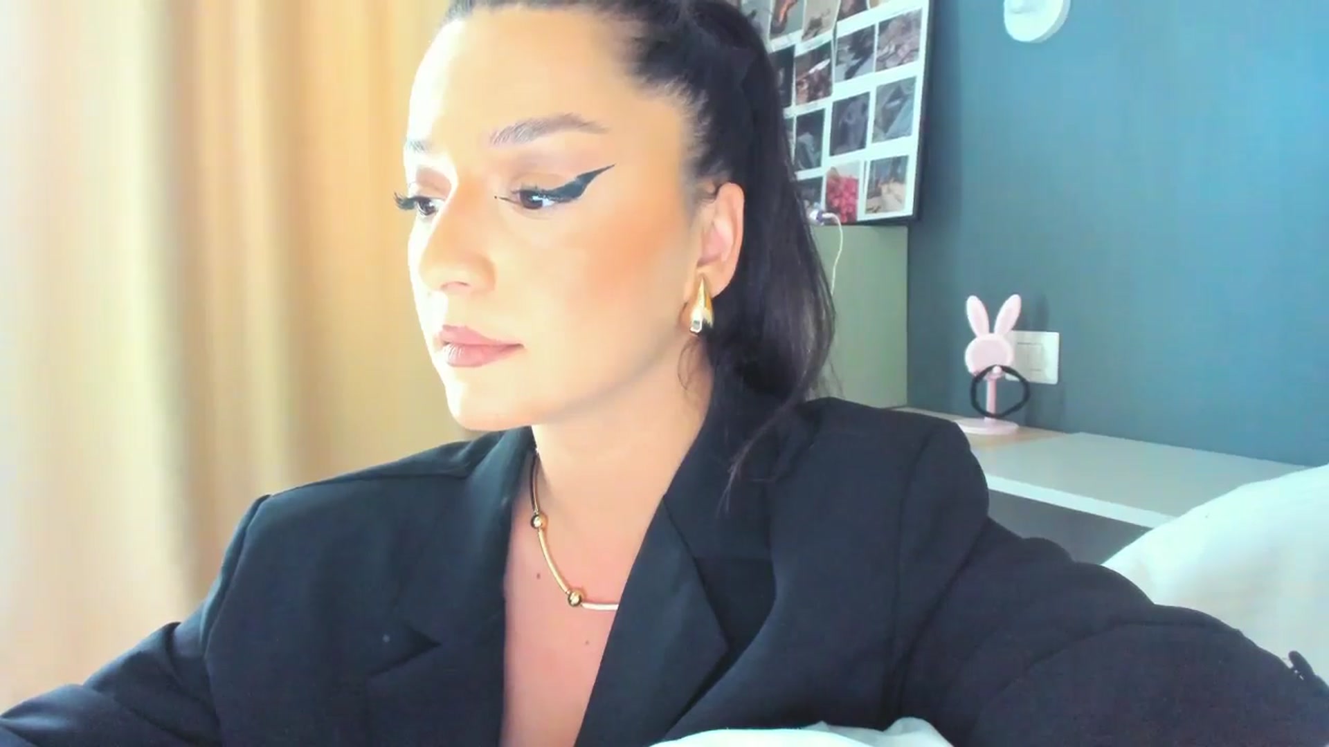 Gallery image thumbnail from Eve___'s myfreecams stream on, 05/04/2025, 13:11 image 10 of 20