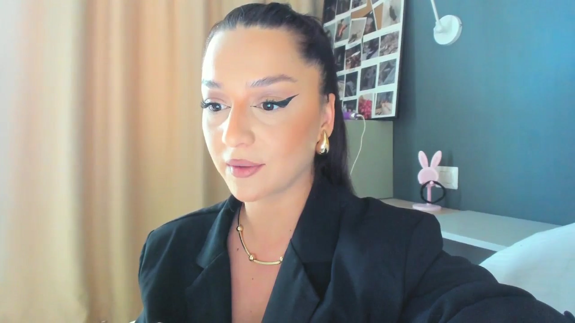 Gallery image thumbnail from Eve___'s myfreecams stream on, 05/04/2025, 13:11 image 9 of 20