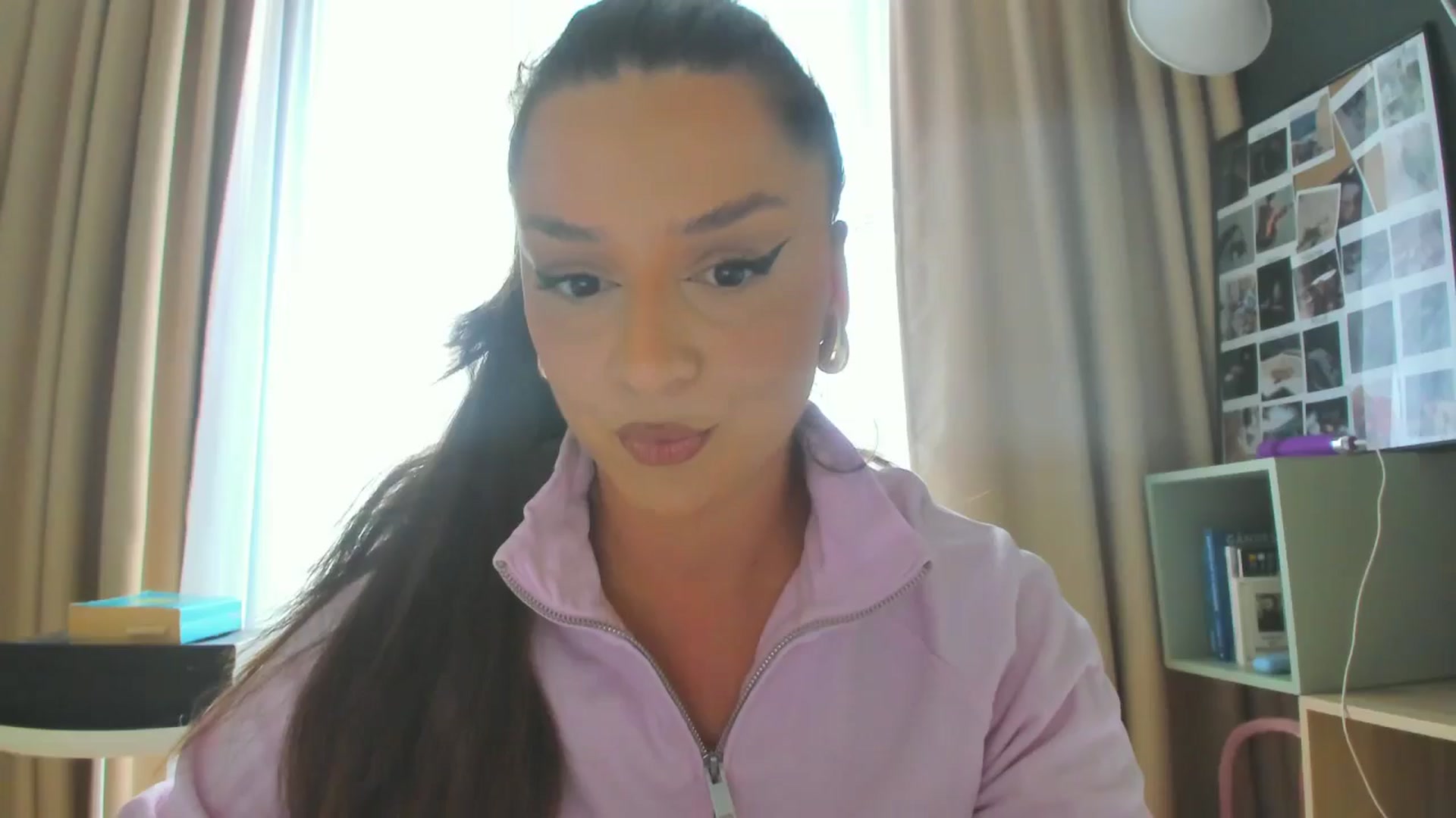Gallery image thumbnail from Eve___'s myfreecams stream on, 05/04/2025, 13:11 image 1 of 20