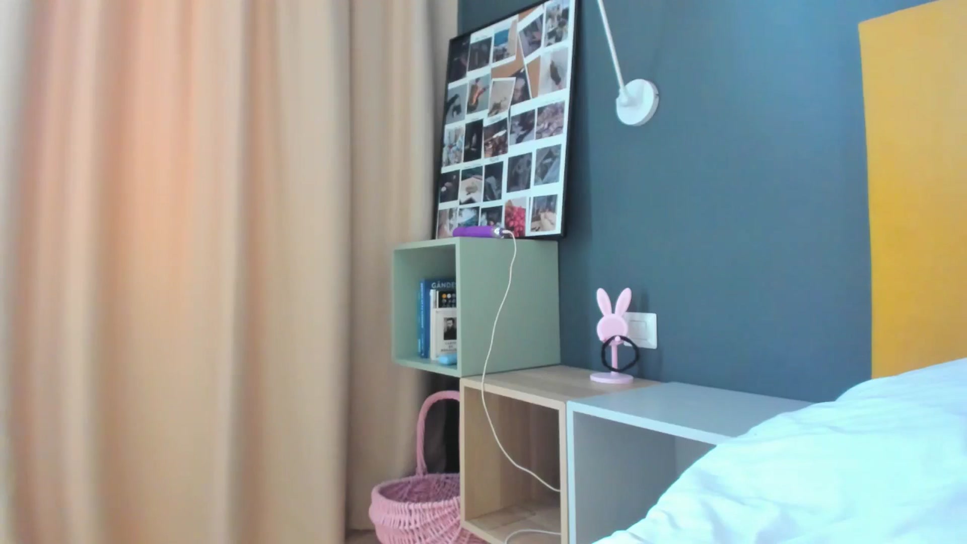 Gallery image thumbnail from Eve___'s myfreecams stream on, 05/04/2025, 13:11 image 16 of 20