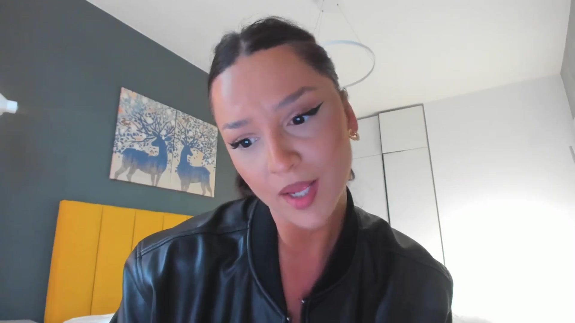 Gallery image thumbnail from Eve___'s myfreecams stream on, 05/18/2025, 14:32 image 10 of 20