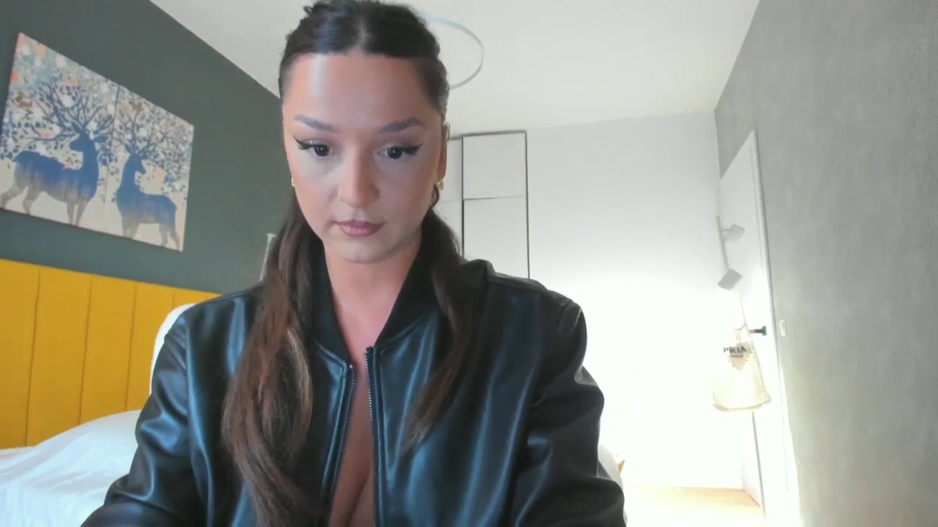 Gallery image thumbnail from Eve___'s myfreecams stream on, 05/18/2025, 14:32 image 13 of 20